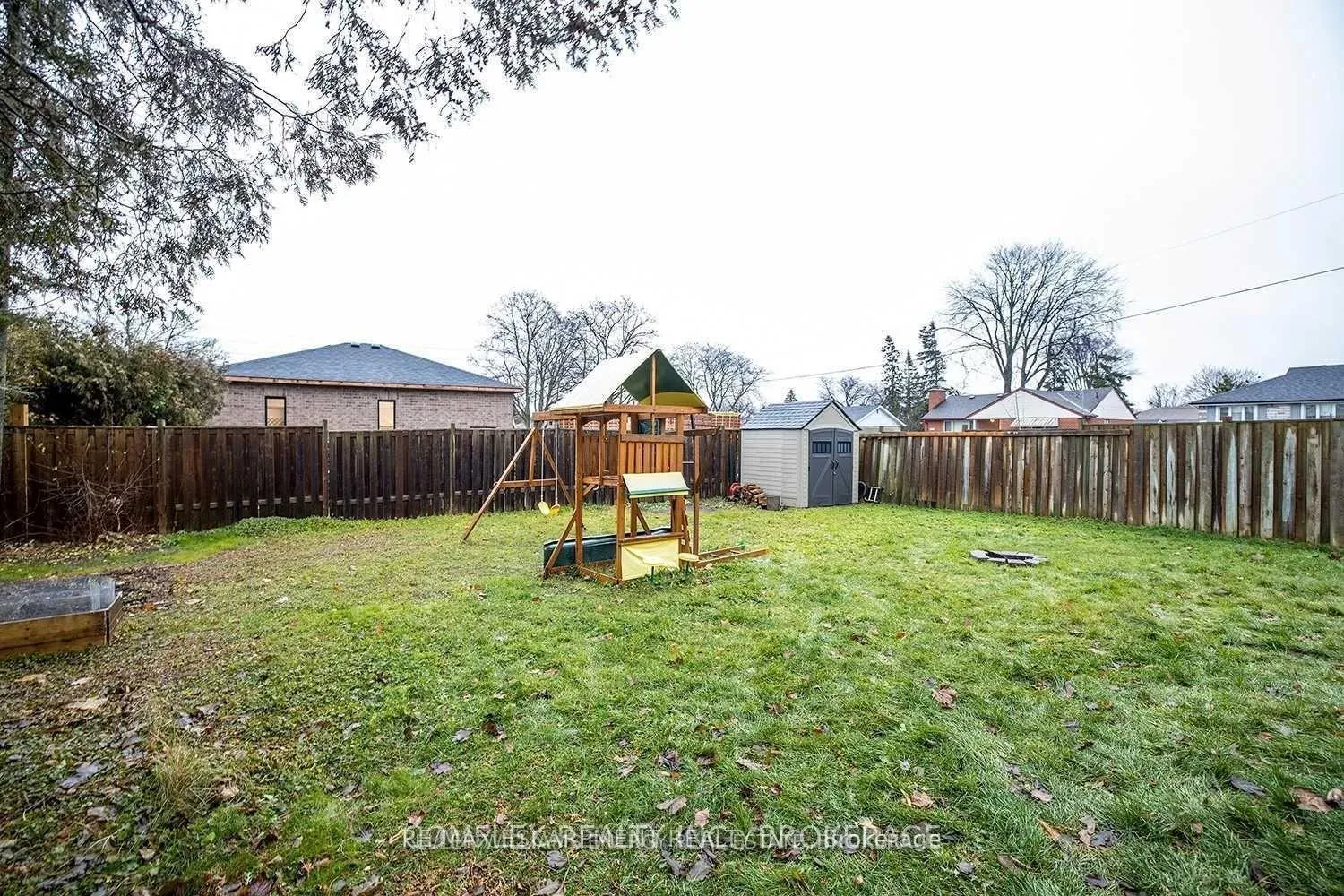 Photo 10 of 488 Beurling Avenue, Oshawa, McLaughlin — HOMEH