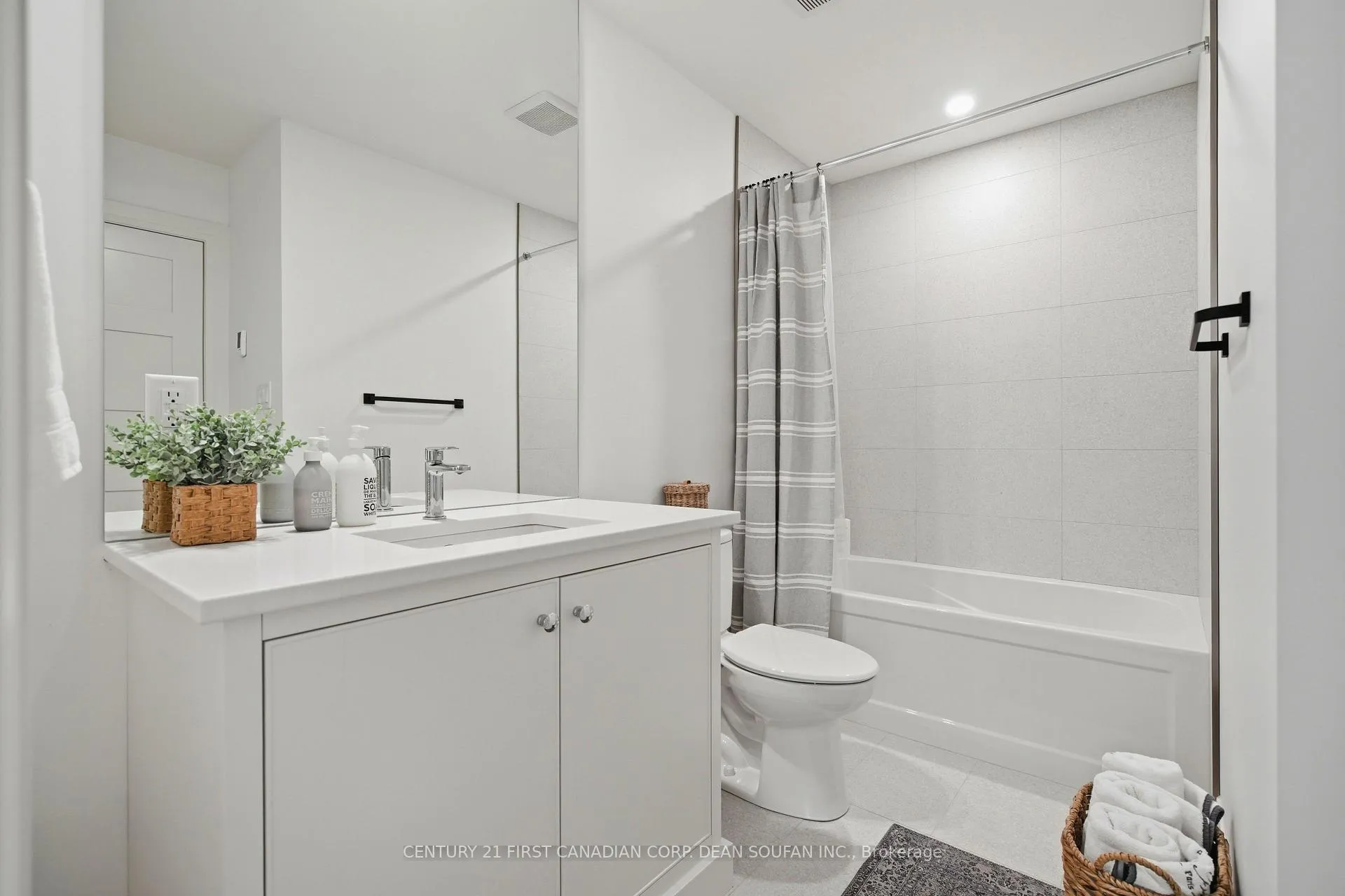 Photo 39 of 4121 Winterberry Drive, London, South V — HOMEH