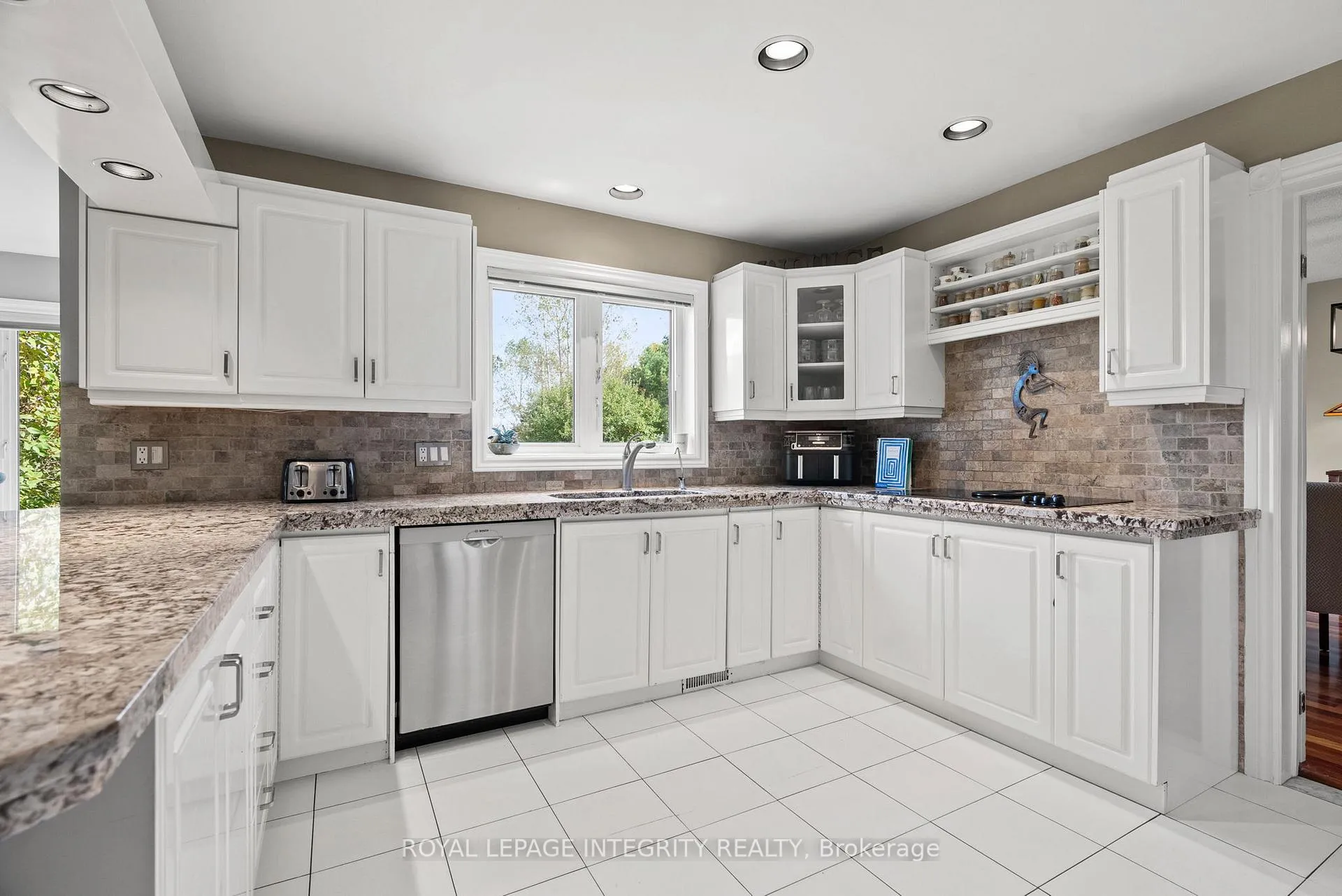 Photo 32 of 6 Marchbrook Circle, Ottawa, Kanata - Rural Kanata (Central) — HOMEH