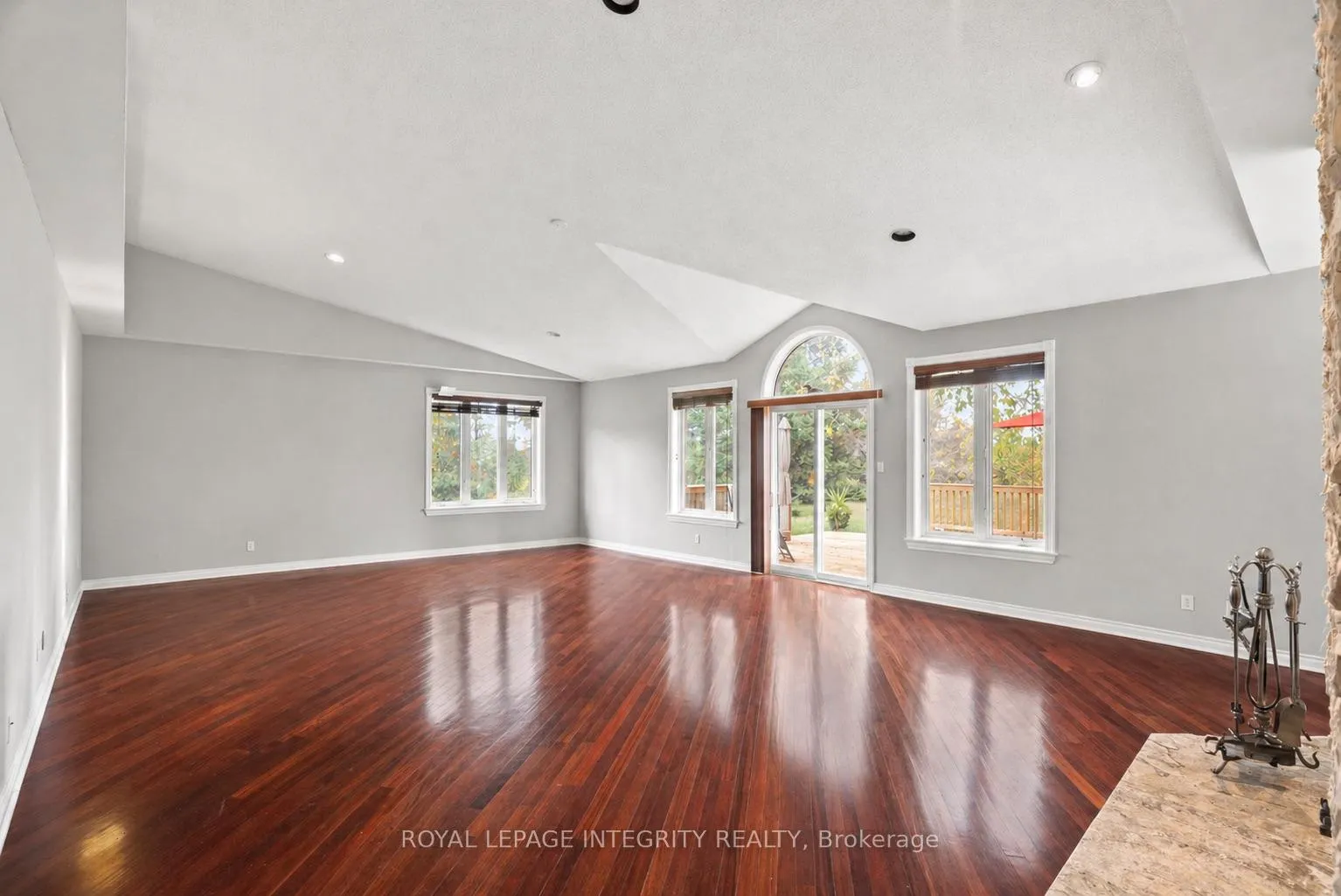 Photo 10 of 6 Marchbrook Circle, Ottawa, Kanata - Rural Kanata (Central) — HOMEH