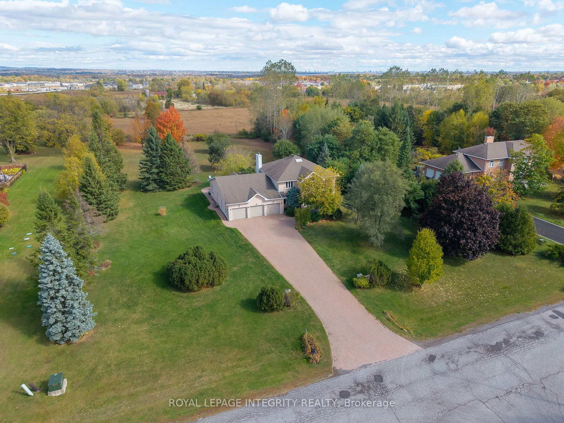 Photo 4 of 6 Marchbrook Circle, Ottawa, Kanata - Rural Kanata (Central) — HOMEH