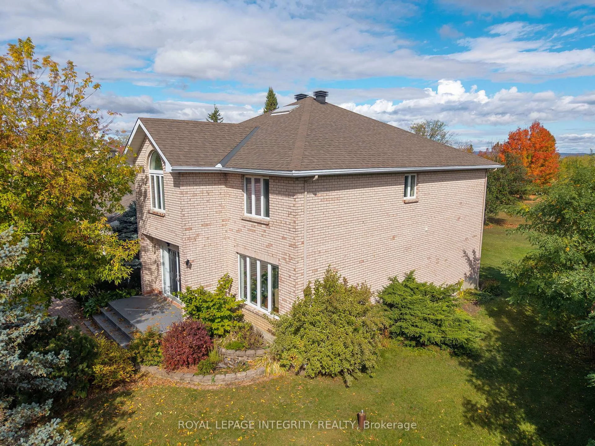 Photo 7 of 6 Marchbrook Circle, Ottawa, Kanata - Rural Kanata (Central) — HOMEH