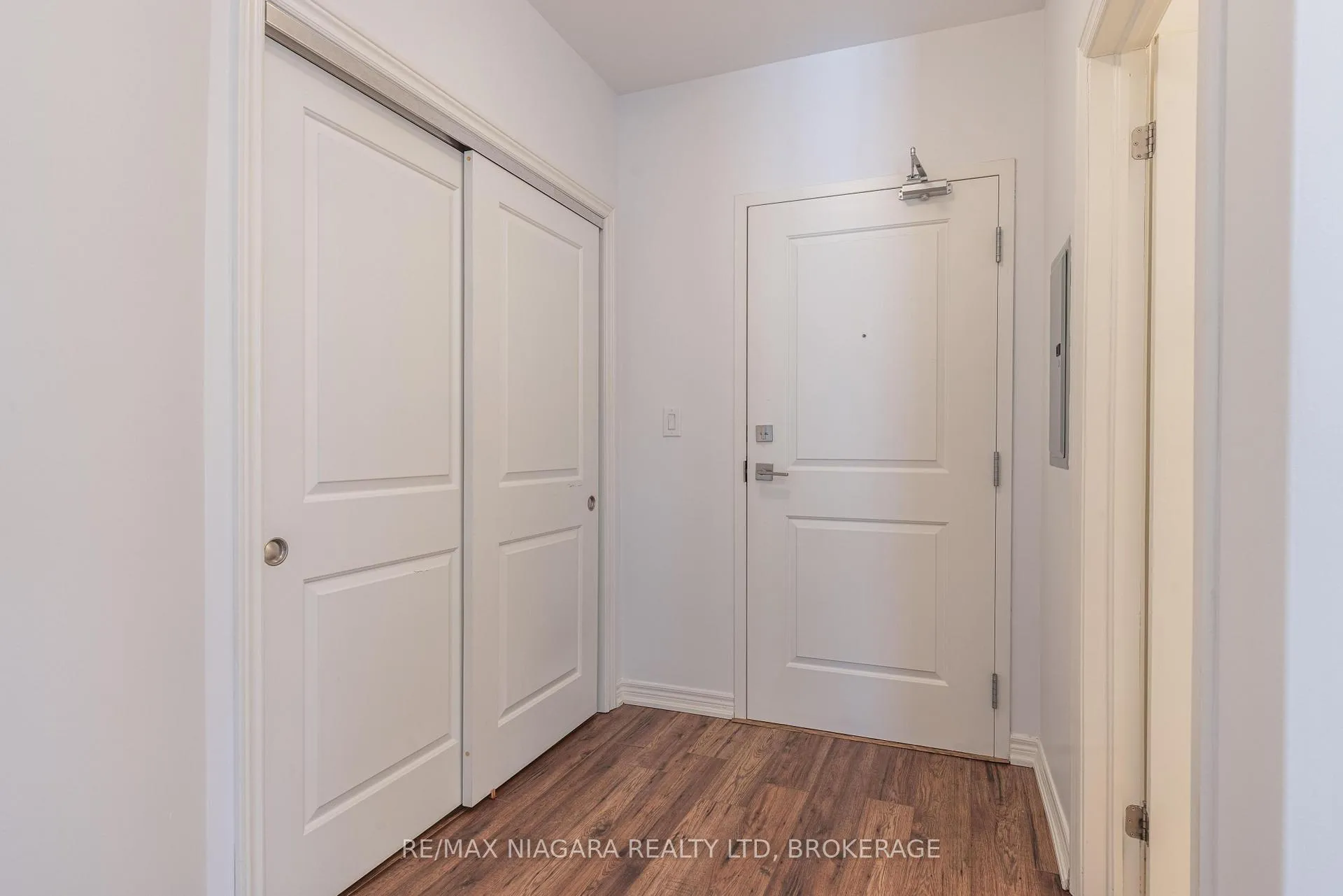 Photo 4 of Unit 209, 379 Scott Street, St. Catharines, Vine/Linwell — HOMEH