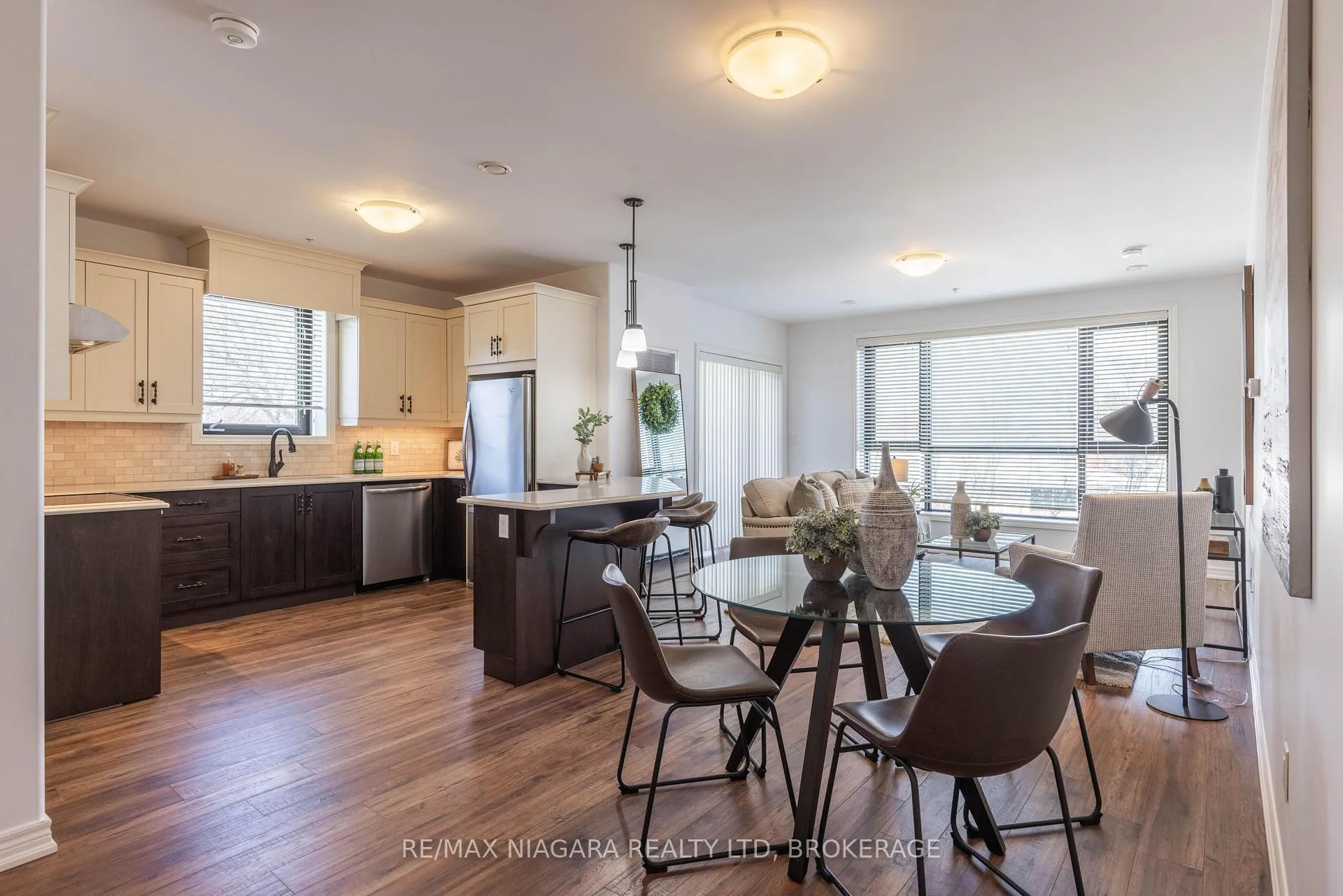Photo 6 of Unit 209, 379 Scott Street, St. Catharines, Vine/Linwell — HOMEH