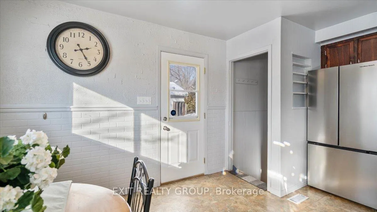 Photo 3 of 84 Chatterton Valley Crescent, Quinte West, Sidney Ward — HOMEH