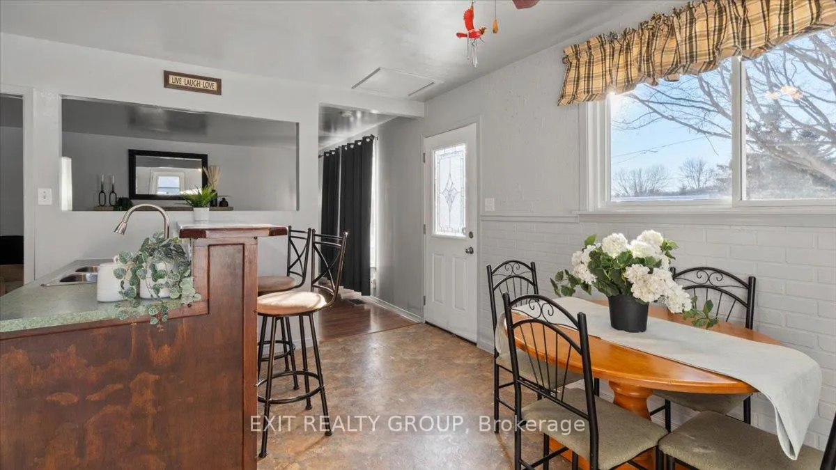 Photo 8 of 84 Chatterton Valley Crescent, Quinte West, Sidney Ward — HOMEH