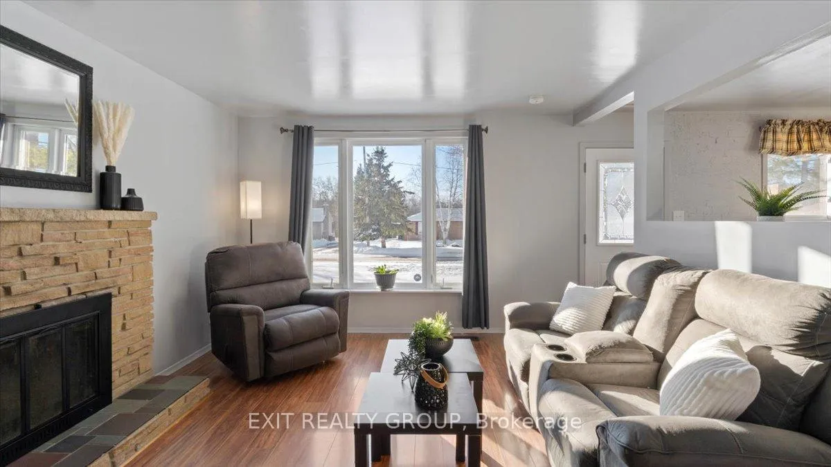 Photo 11 of 84 Chatterton Valley Crescent, Quinte West, Sidney Ward — HOMEH