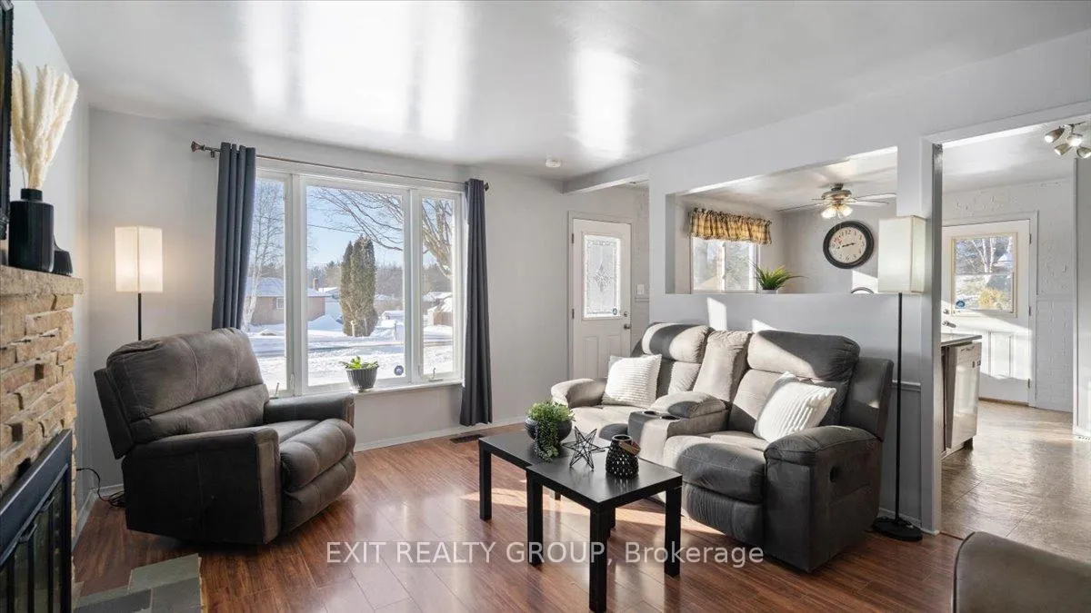 Photo 12 of 84 Chatterton Valley Crescent, Quinte West, Sidney Ward — HOMEH