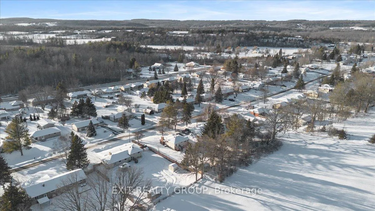 Photo 37 of 84 Chatterton Valley Crescent, Quinte West, Sidney Ward — HOMEH