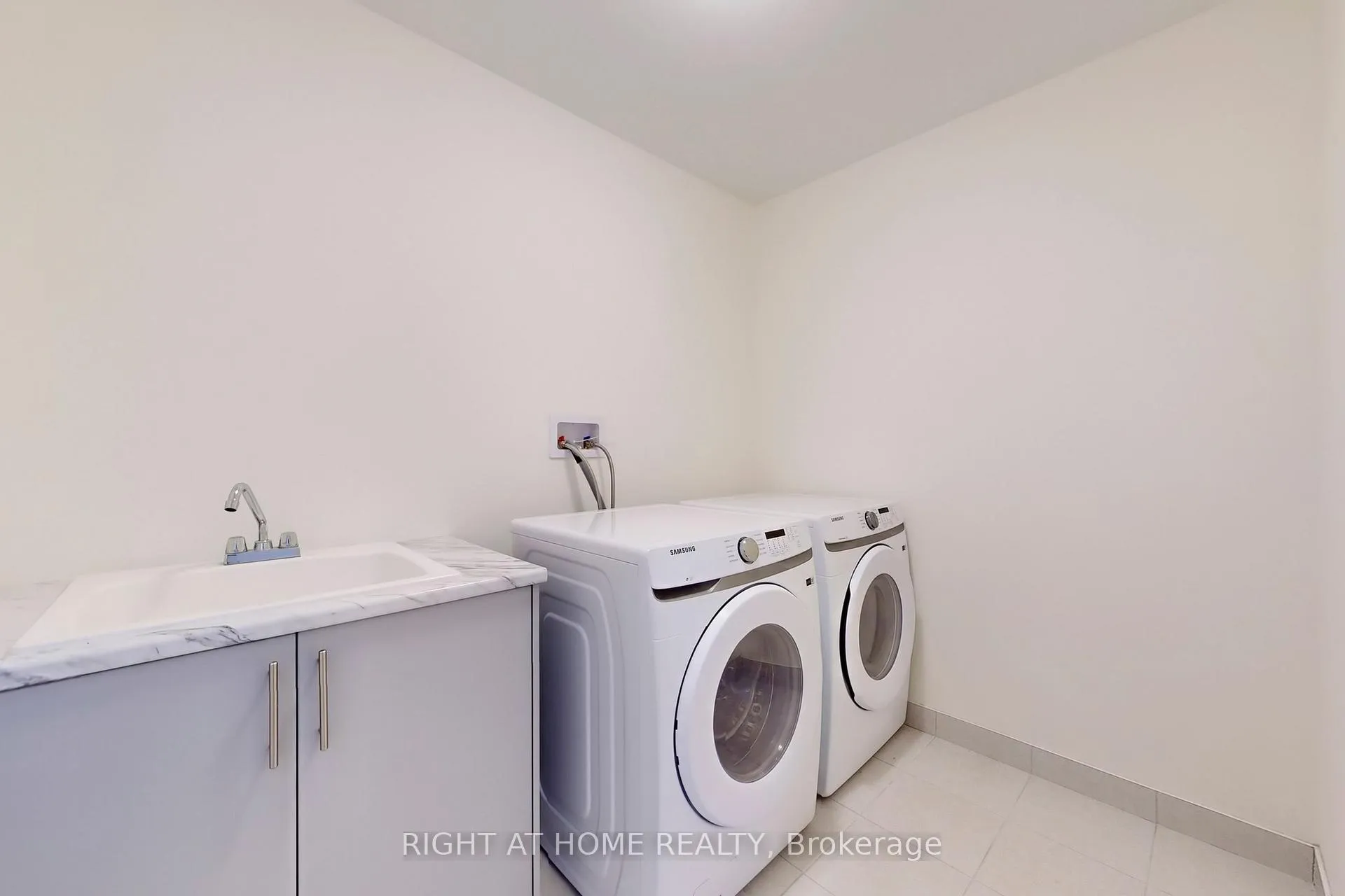 Photo 23 of 11 Calypso Avenue, Springwater, Midhurst — HOMEH