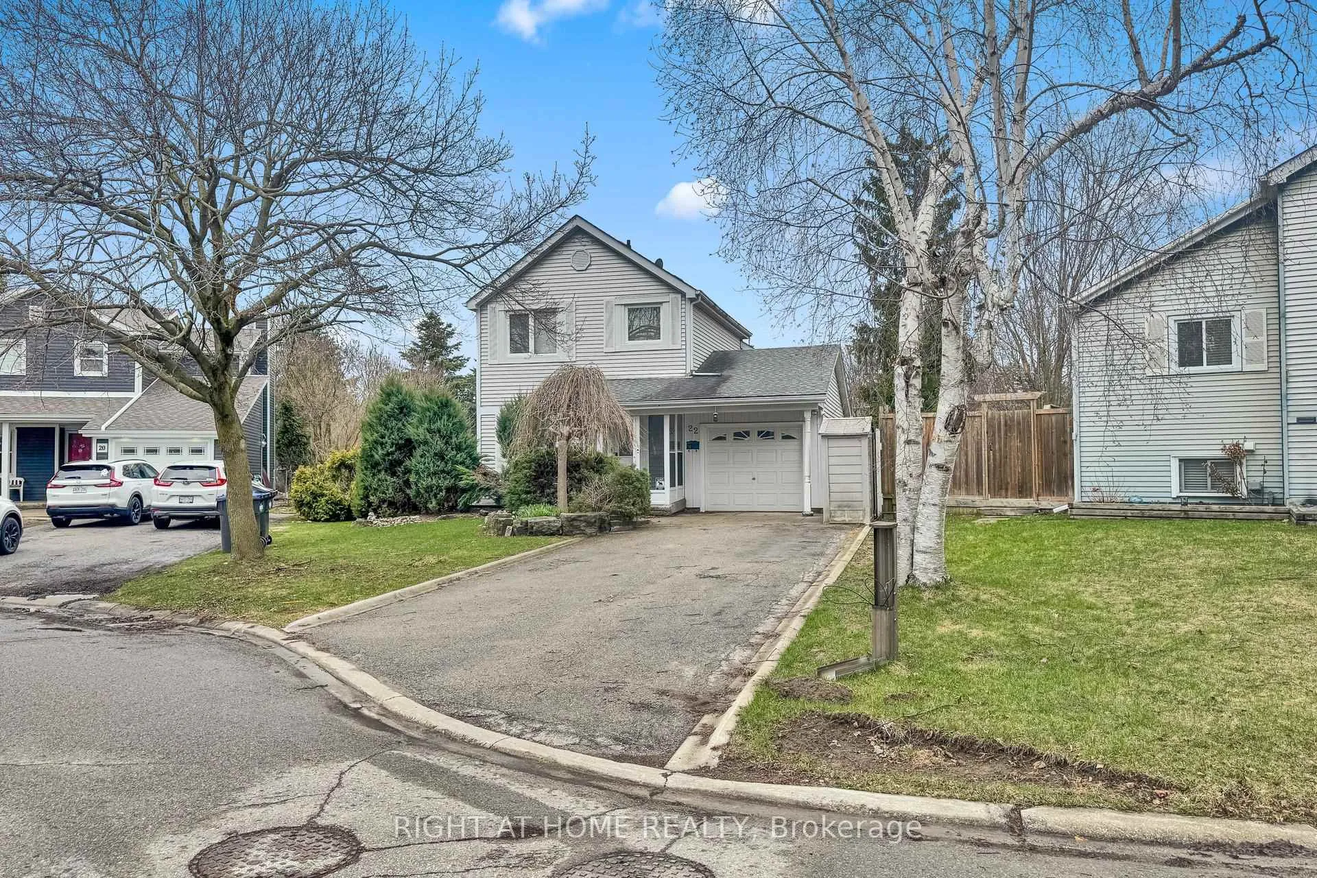 Photo 1 of 22 Blueridge Square, Brampton, Heart Lake West — HOMEH