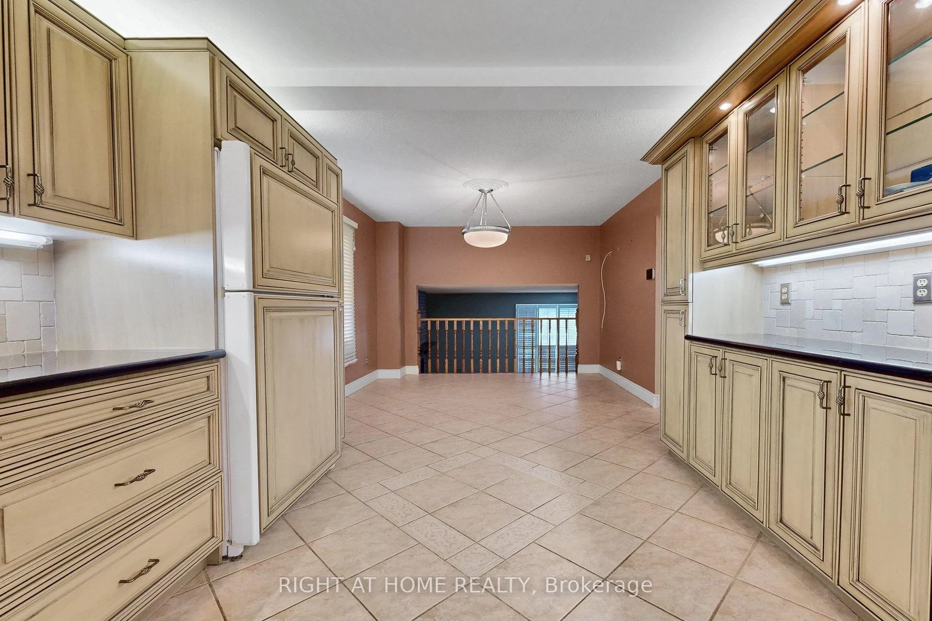 Photo 9 of 22 Blueridge Square, Brampton, Heart Lake West — HOMEH