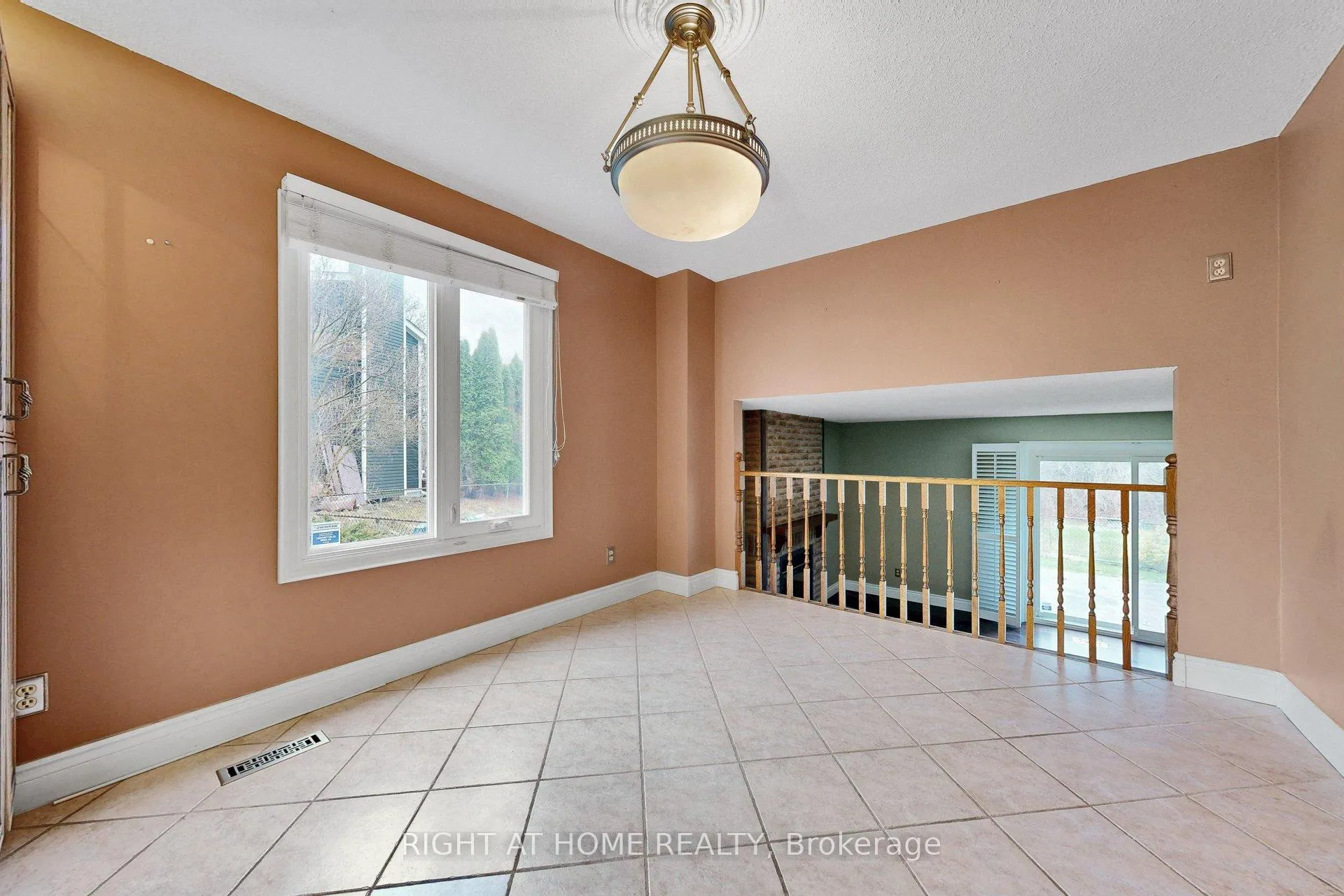 Photo 13 of 22 Blueridge Square, Brampton, Heart Lake West — HOMEH