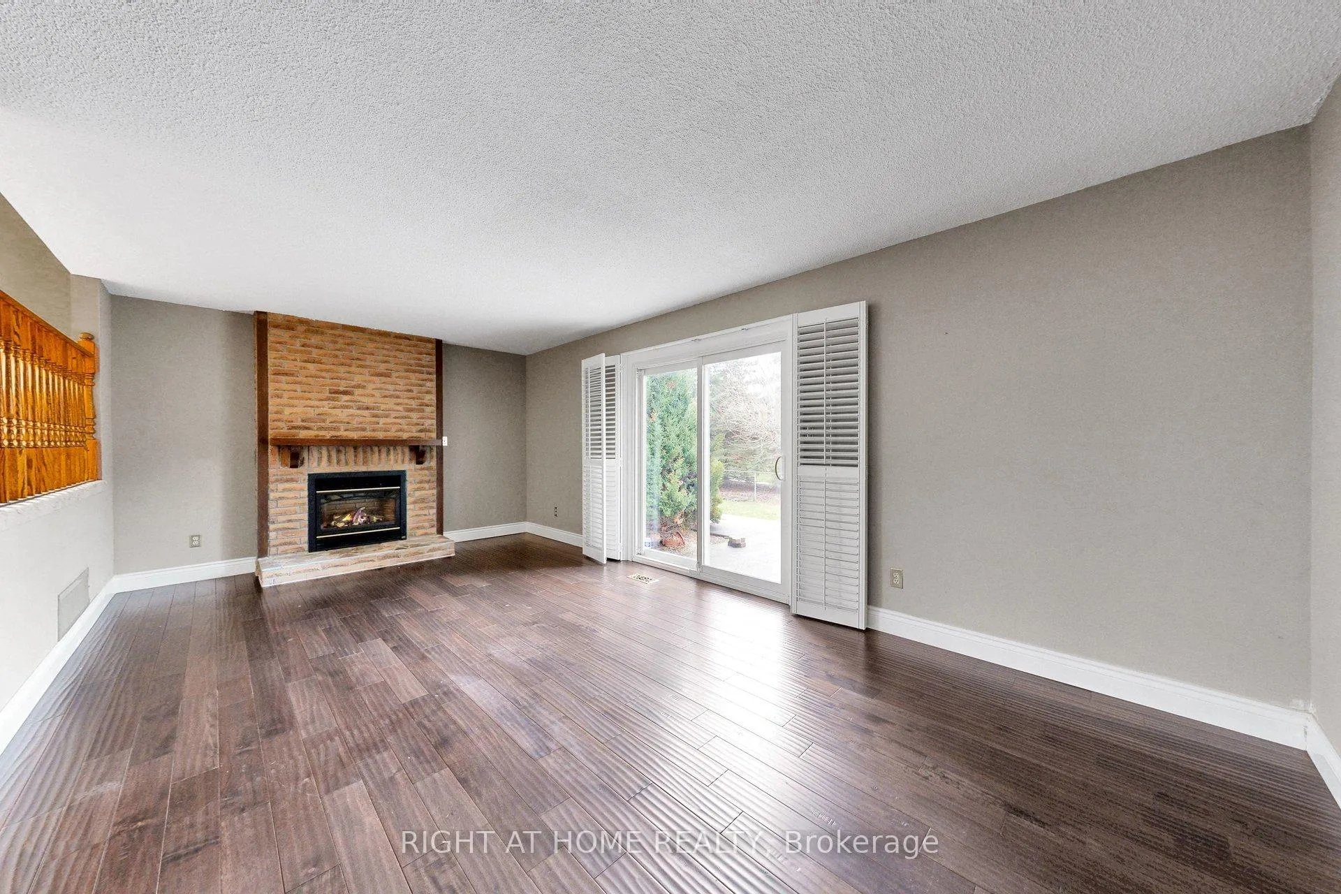 Photo 15 of 22 Blueridge Square, Brampton, Heart Lake West — HOMEH