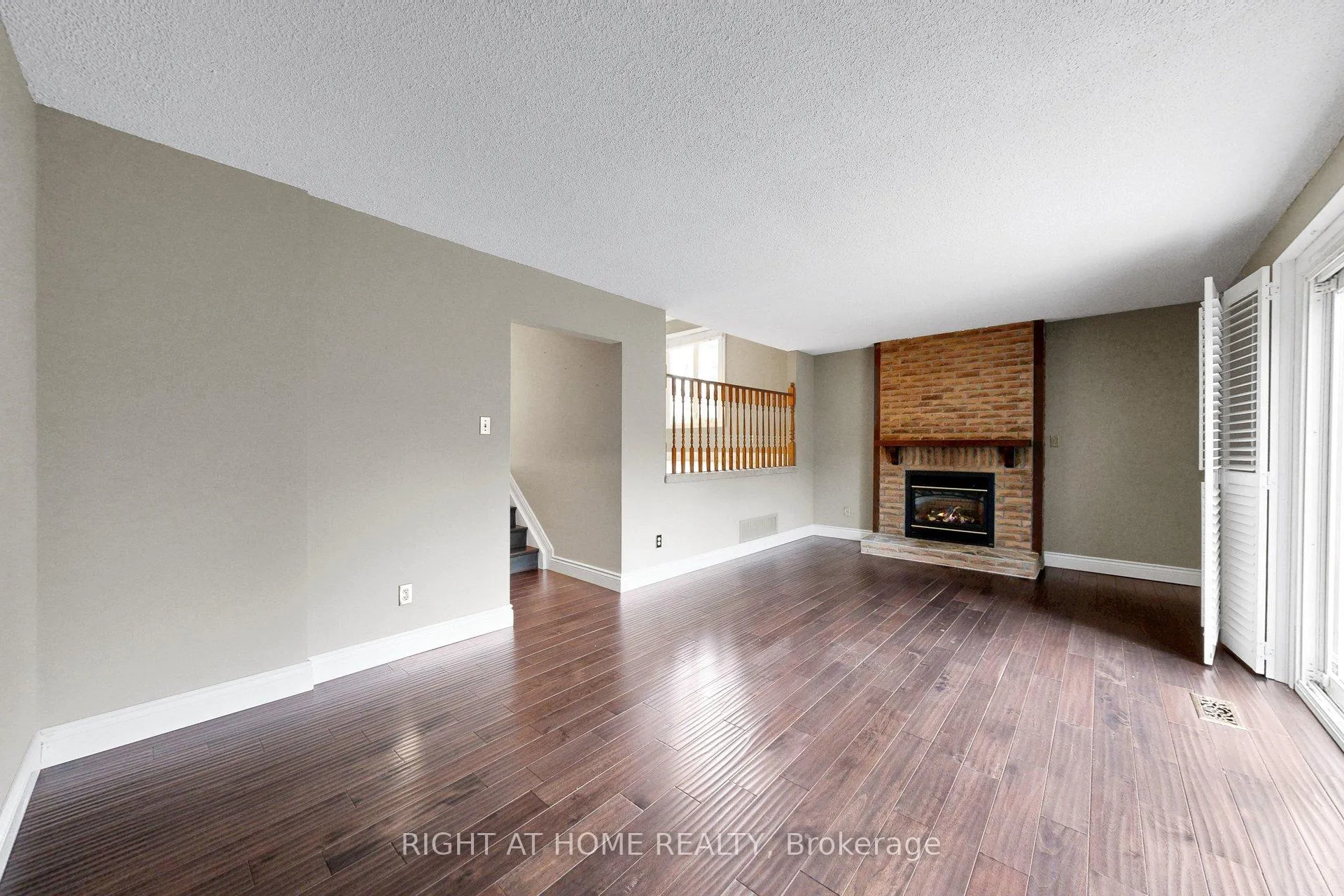 Photo 16 of 22 Blueridge Square, Brampton, Heart Lake West — HOMEH