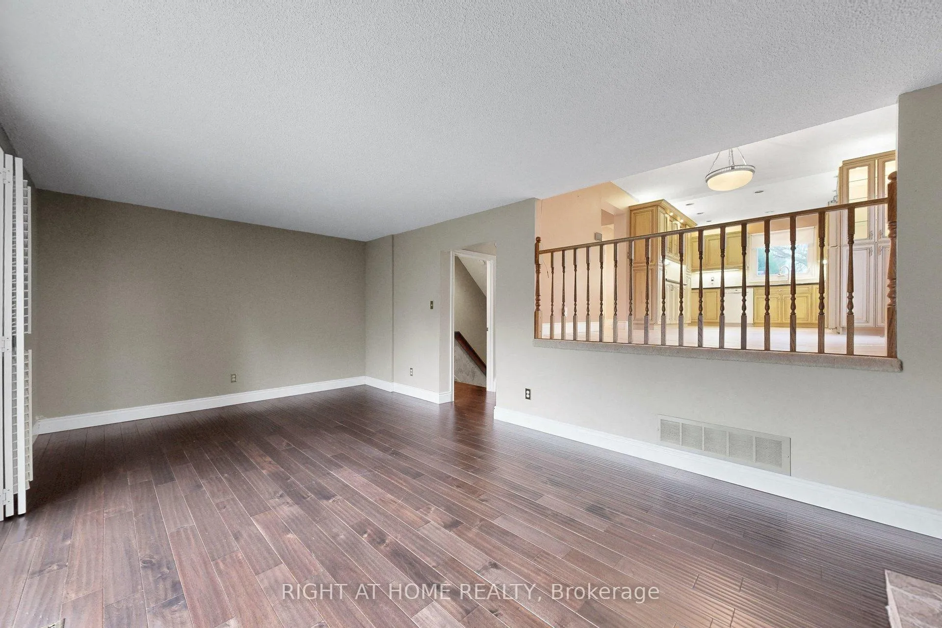 Photo 17 of 22 Blueridge Square, Brampton, Heart Lake West — HOMEH