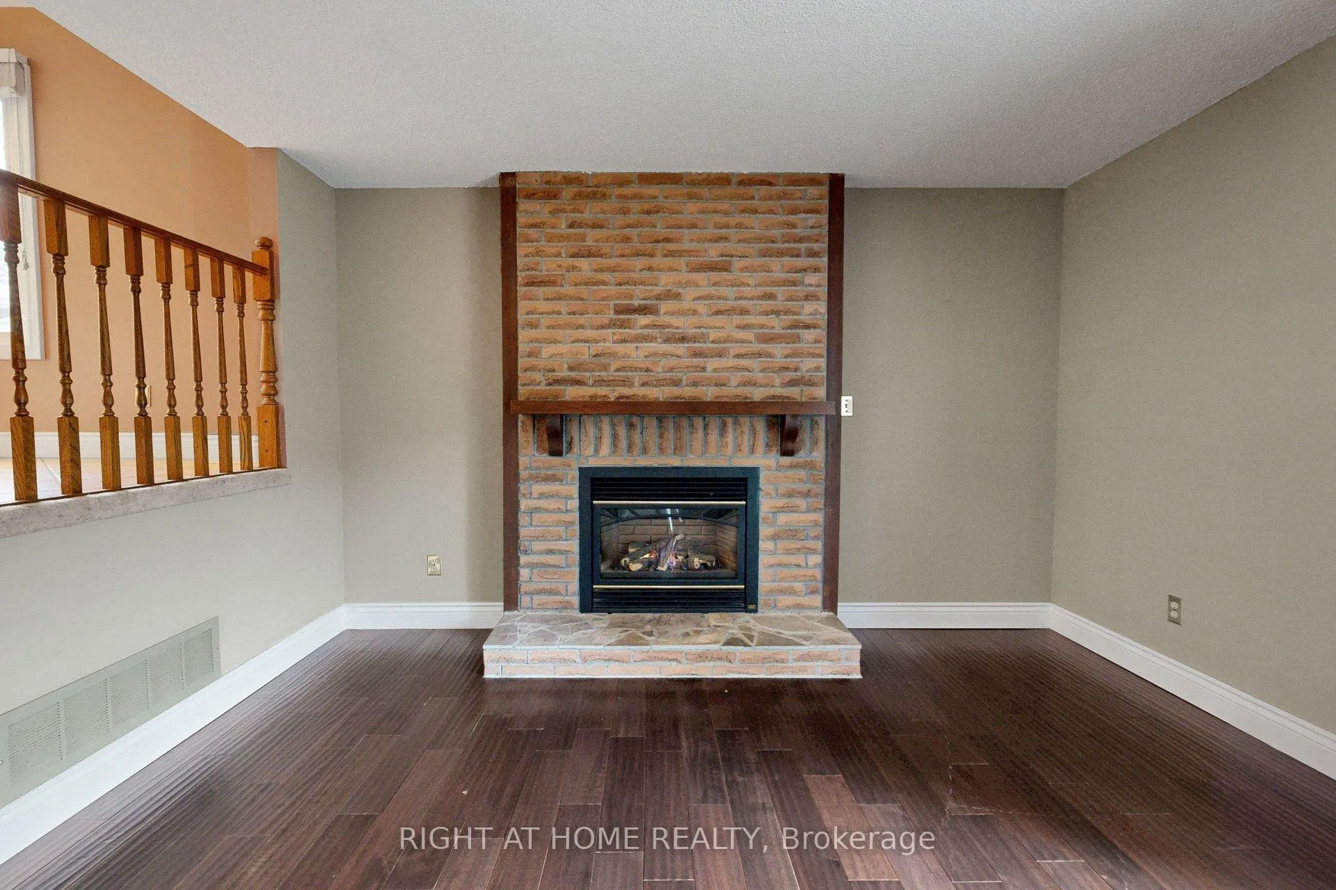 Photo 19 of 22 Blueridge Square, Brampton, Heart Lake West — HOMEH