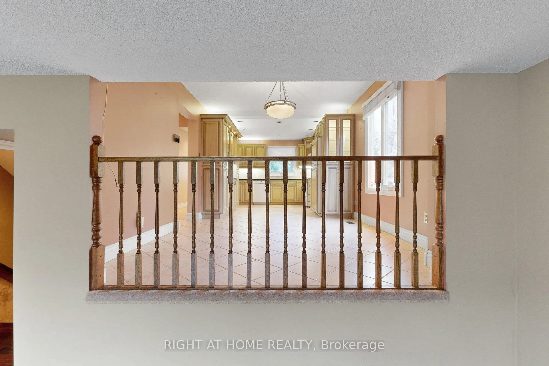 Photo 20 of 22 Blueridge Square, Brampton, Heart Lake West — HOMEH