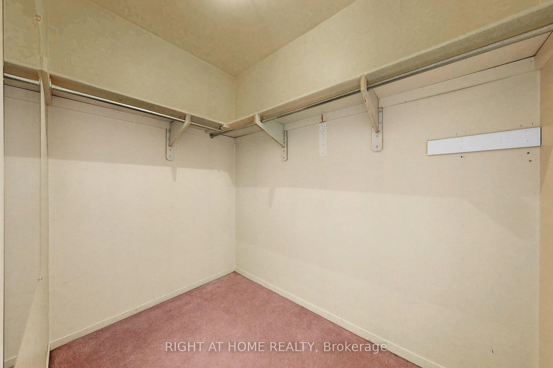 Photo 26 of 22 Blueridge Square, Brampton, Heart Lake West — HOMEH