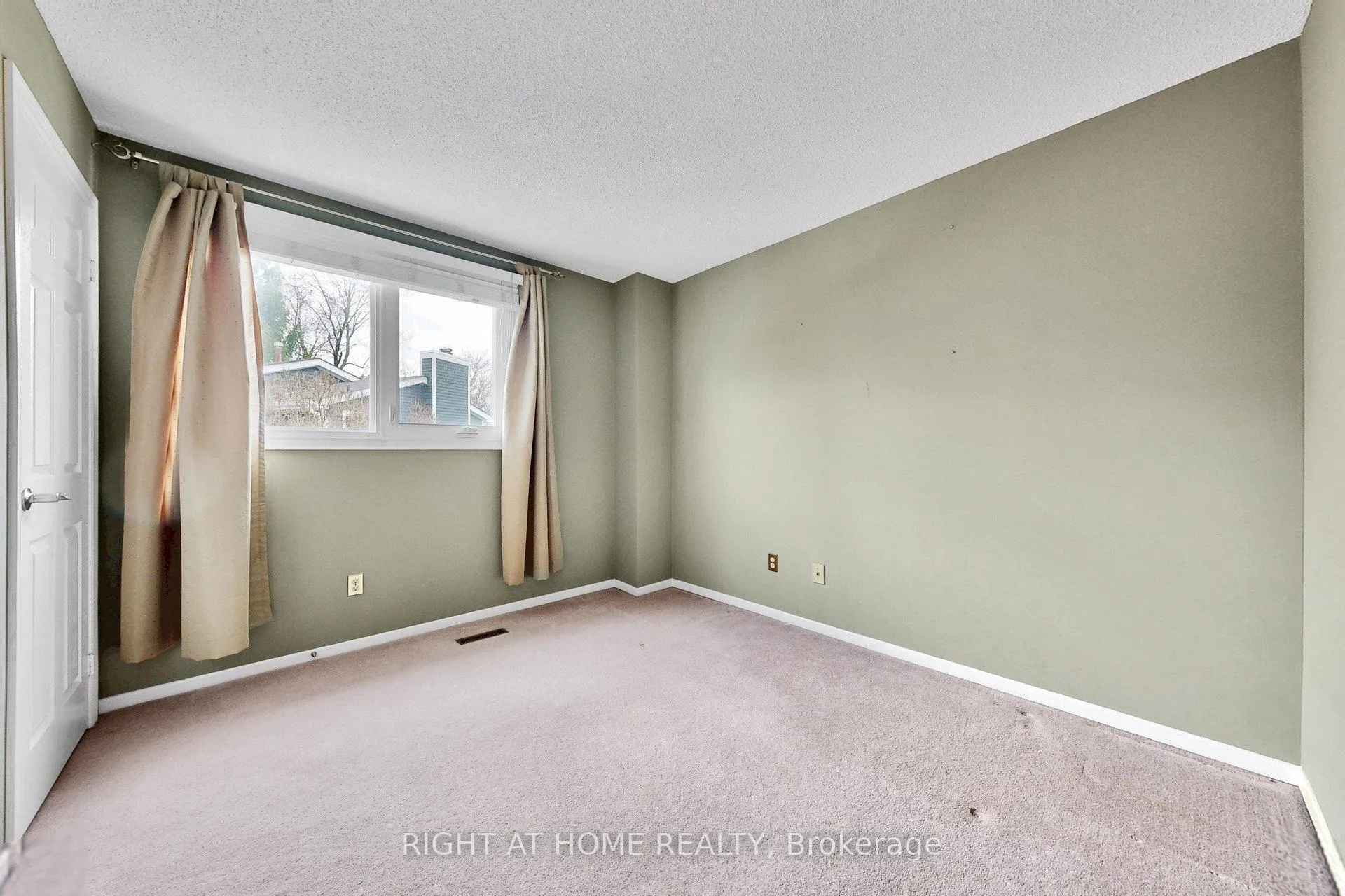 Photo 28 of 22 Blueridge Square, Brampton, Heart Lake West — HOMEH