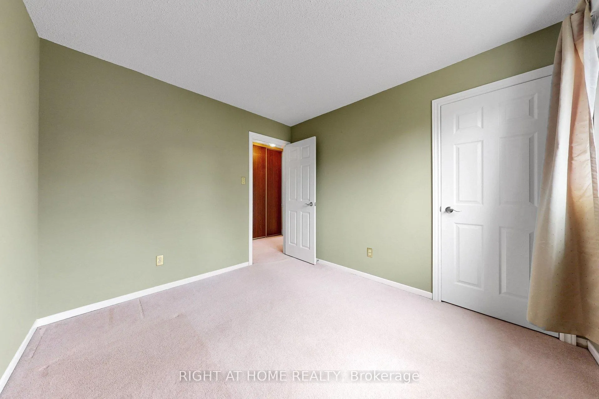 Photo 30 of 22 Blueridge Square, Brampton, Heart Lake West — HOMEH
