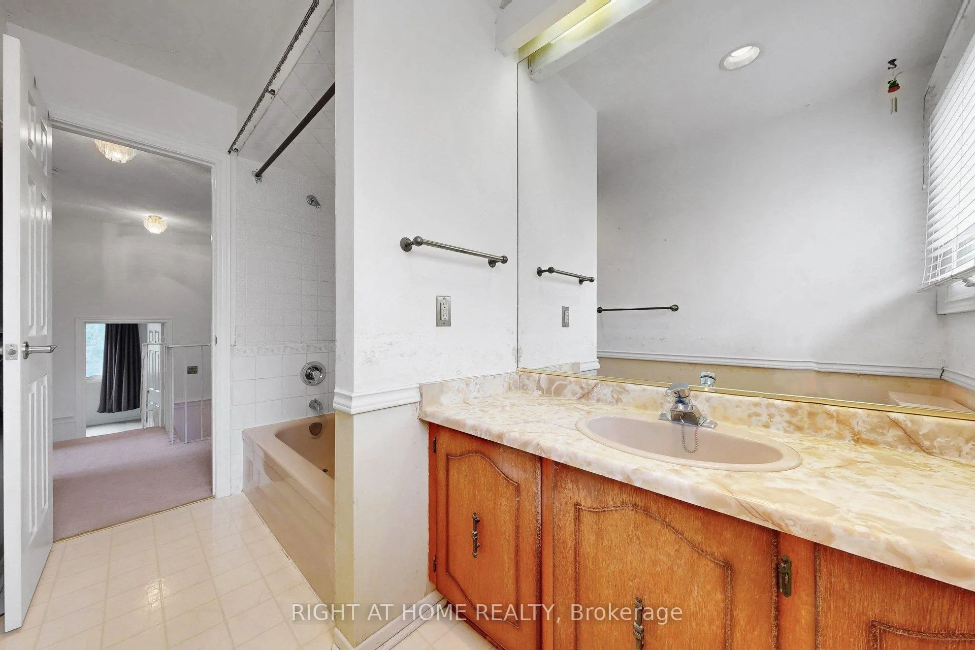 Photo 35 of 22 Blueridge Square, Brampton, Heart Lake West — HOMEH