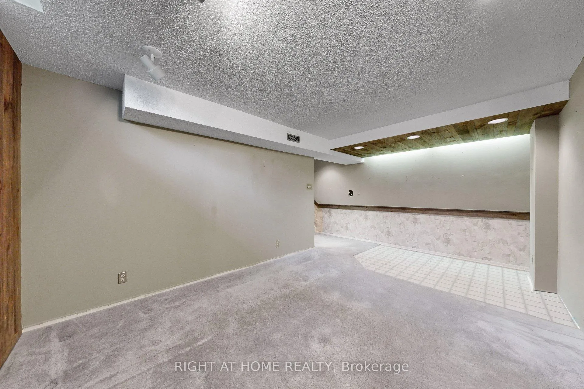 Photo 38 of 22 Blueridge Square, Brampton, Heart Lake West — HOMEH