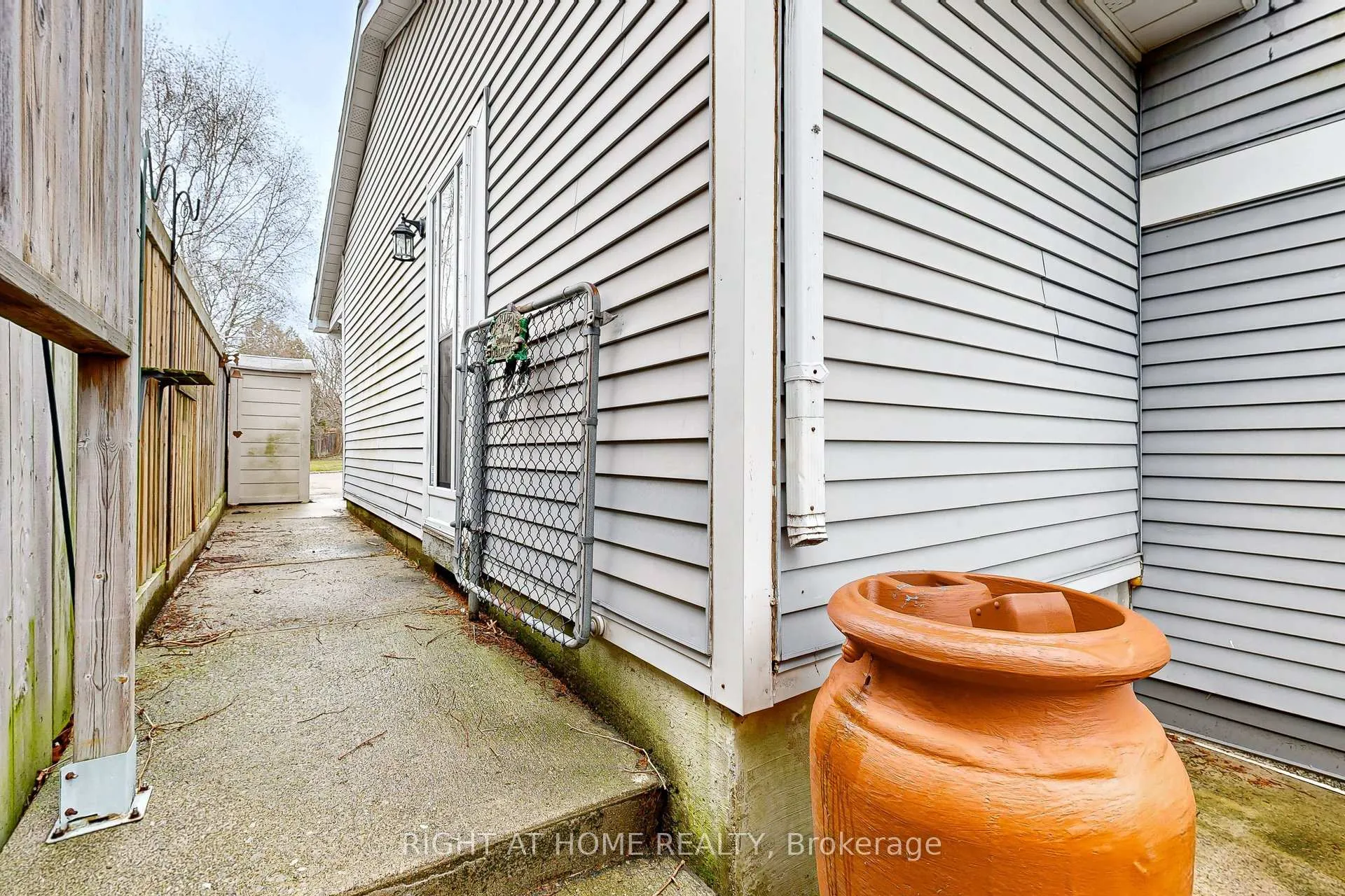 Photo 44 of 22 Blueridge Square, Brampton, Heart Lake West — HOMEH