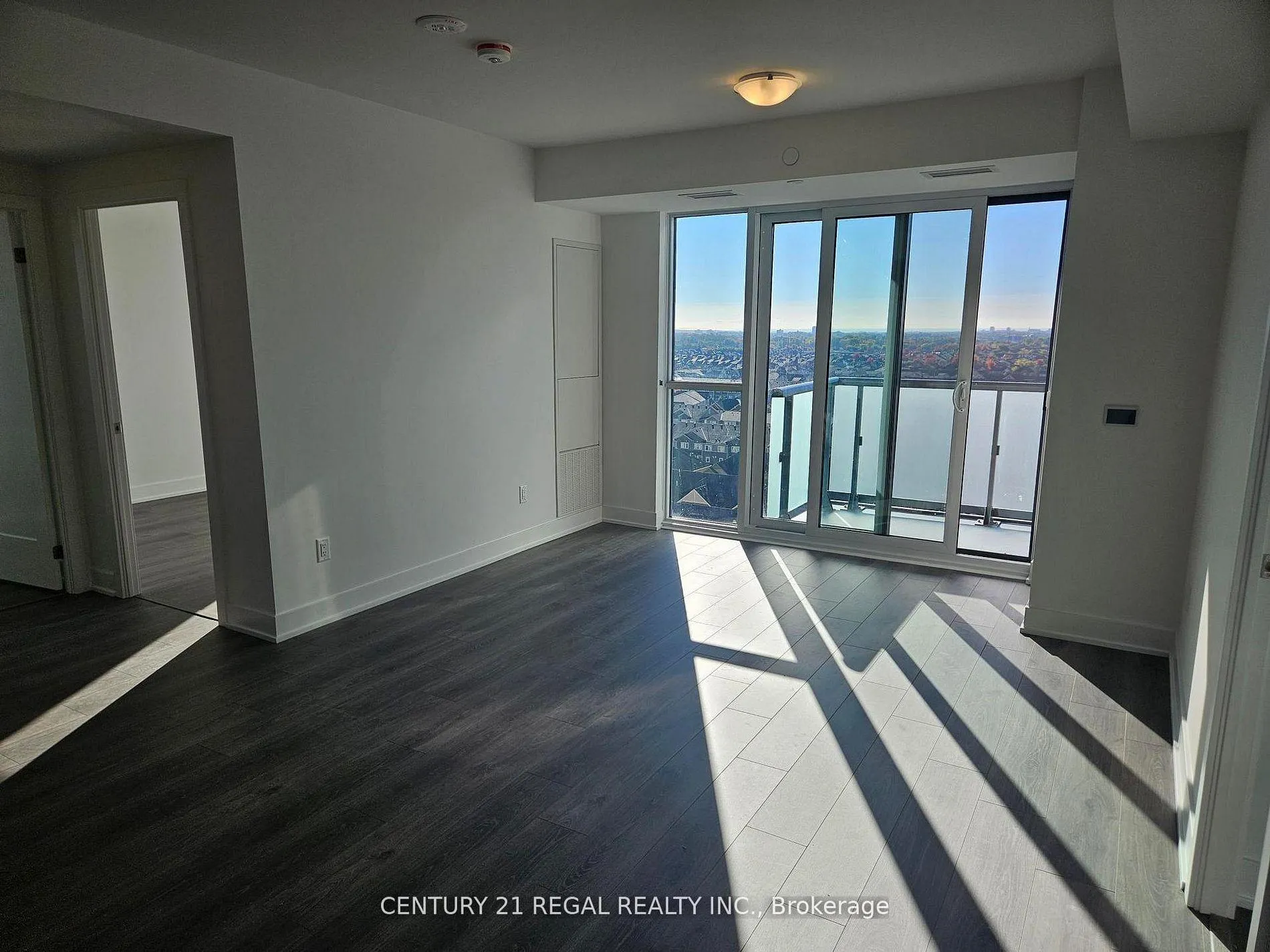 Photo 4 of Unit 1006, 2545 Simcoe Street N, Oshawa, Windfields — HOMEH