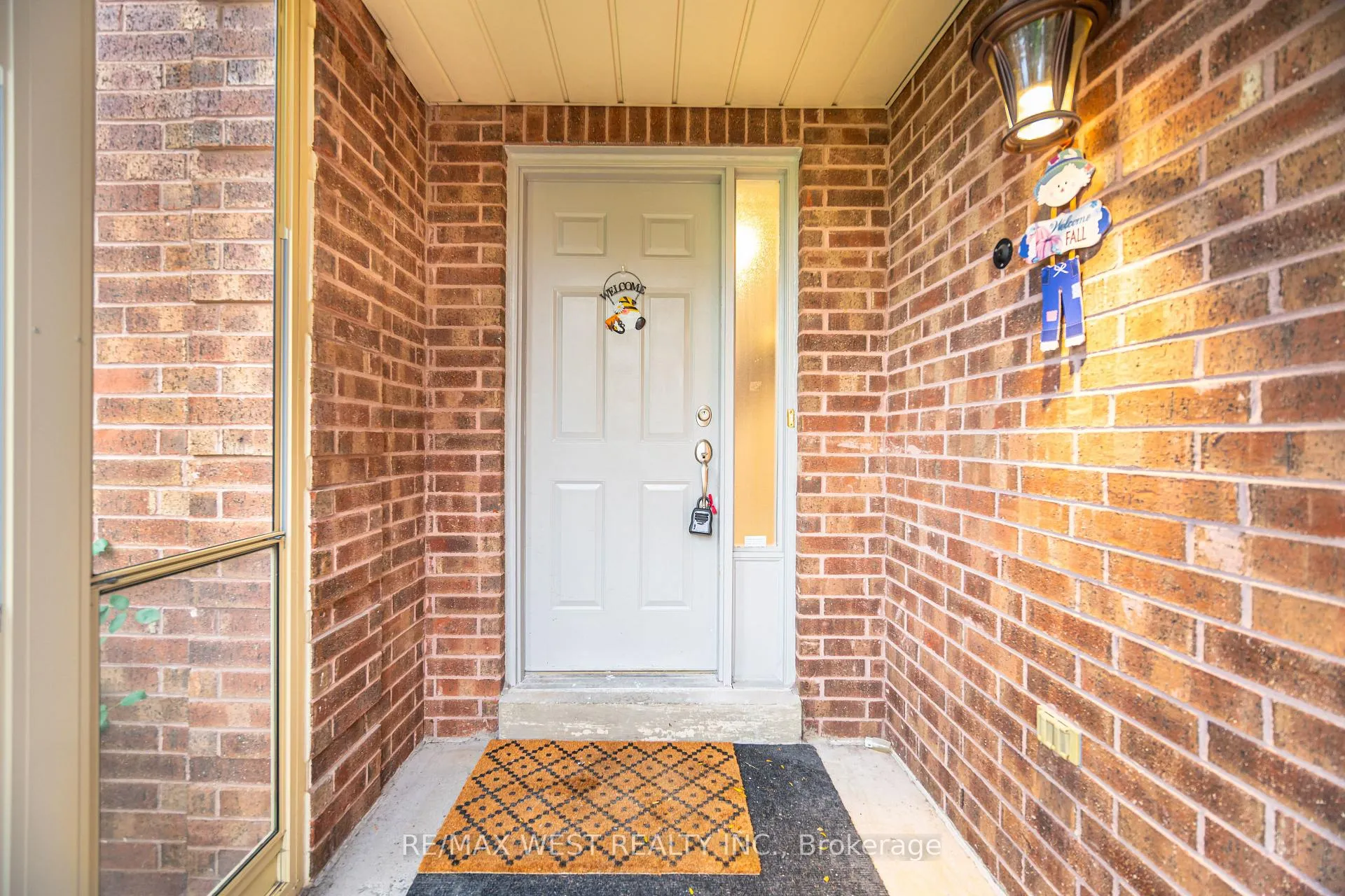 Photo 6 of 86 Dina Road, Vaughan, Maple — HOMEH