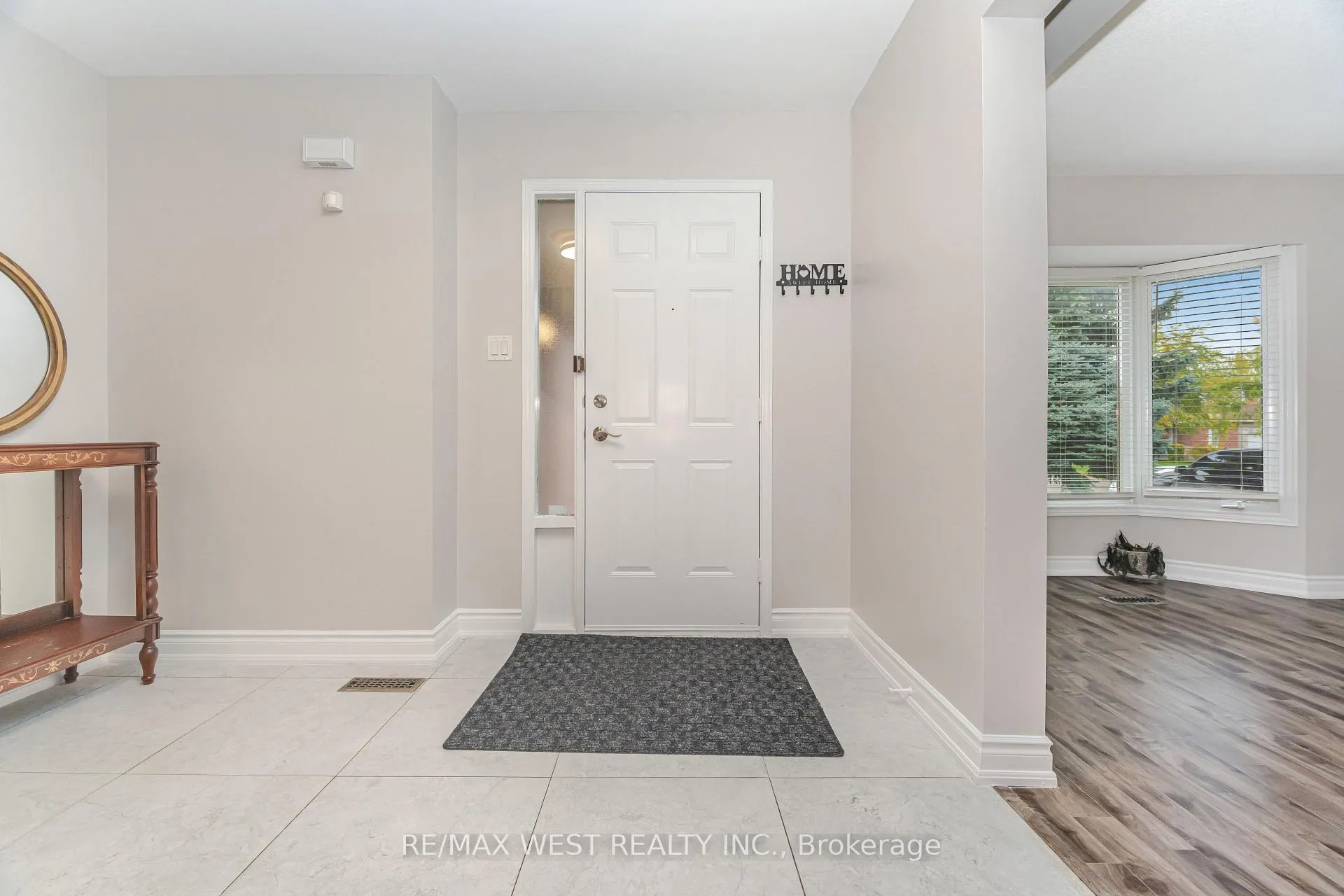 Photo 7 of 86 Dina Road, Vaughan, Maple — HOMEH
