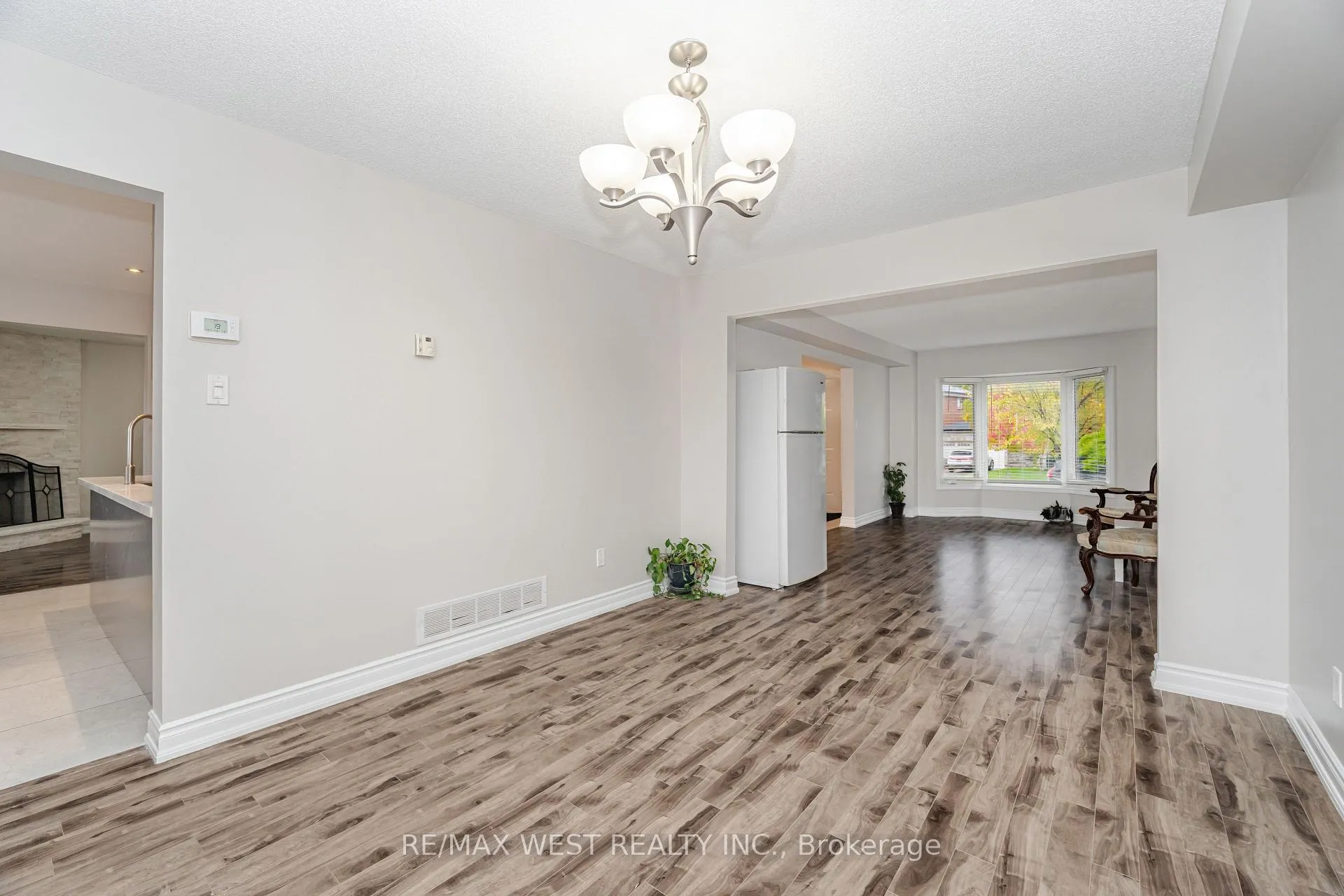 Photo 15 of 86 Dina Road, Vaughan, Maple — HOMEH