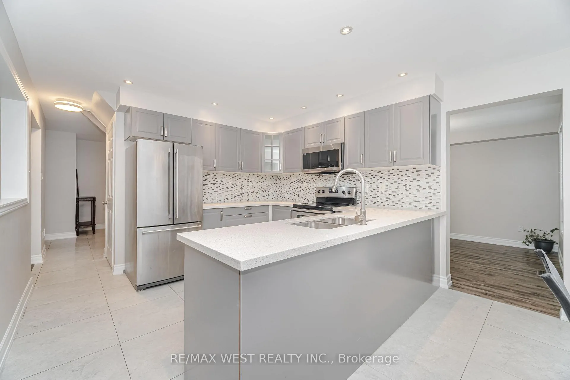 Photo 16 of 86 Dina Road, Vaughan, Maple — HOMEH