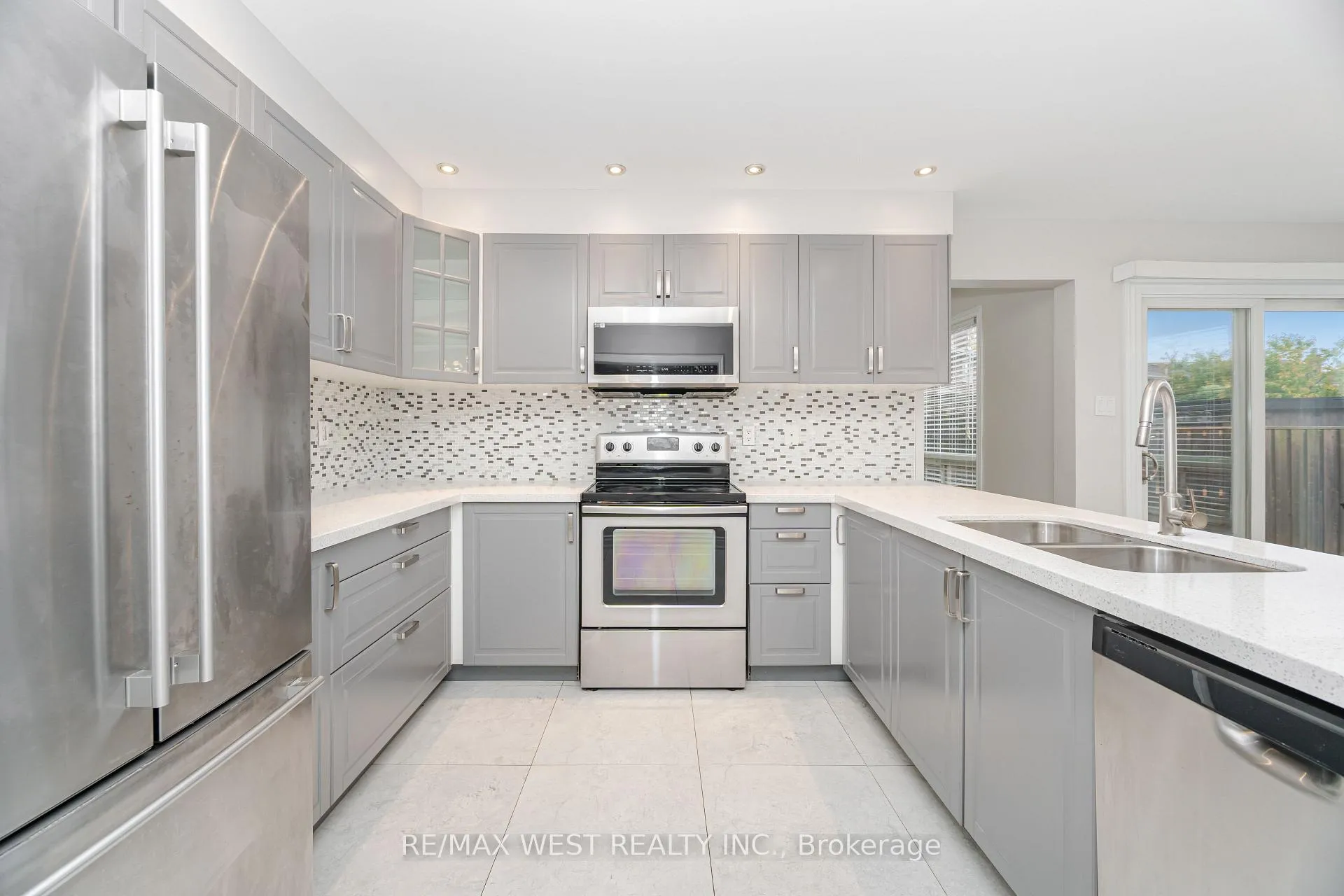 Photo 17 of 86 Dina Road, Vaughan, Maple — HOMEH