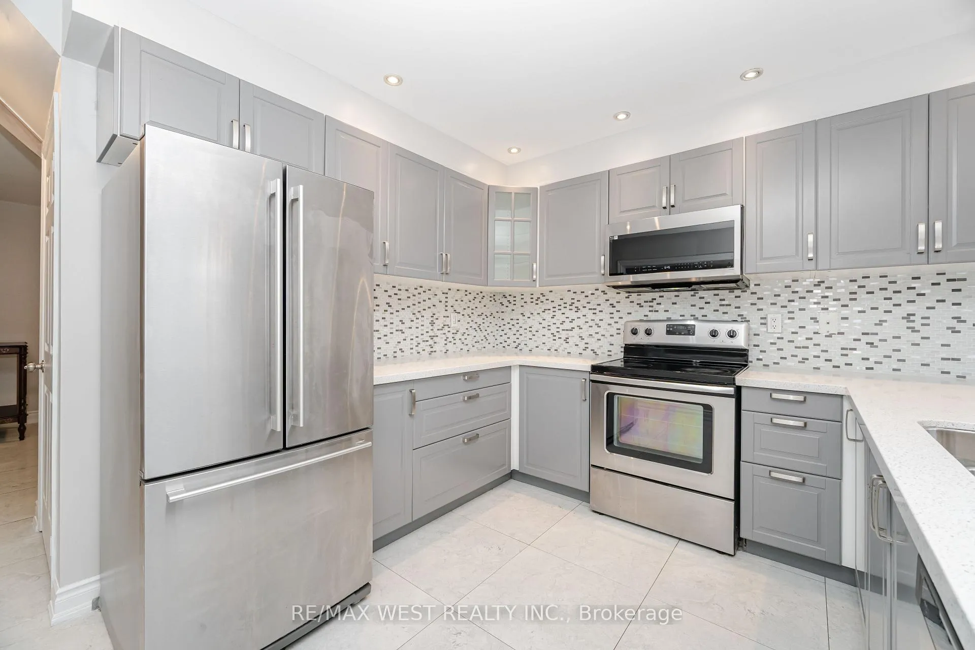 Photo 18 of 86 Dina Road, Vaughan, Maple — HOMEH