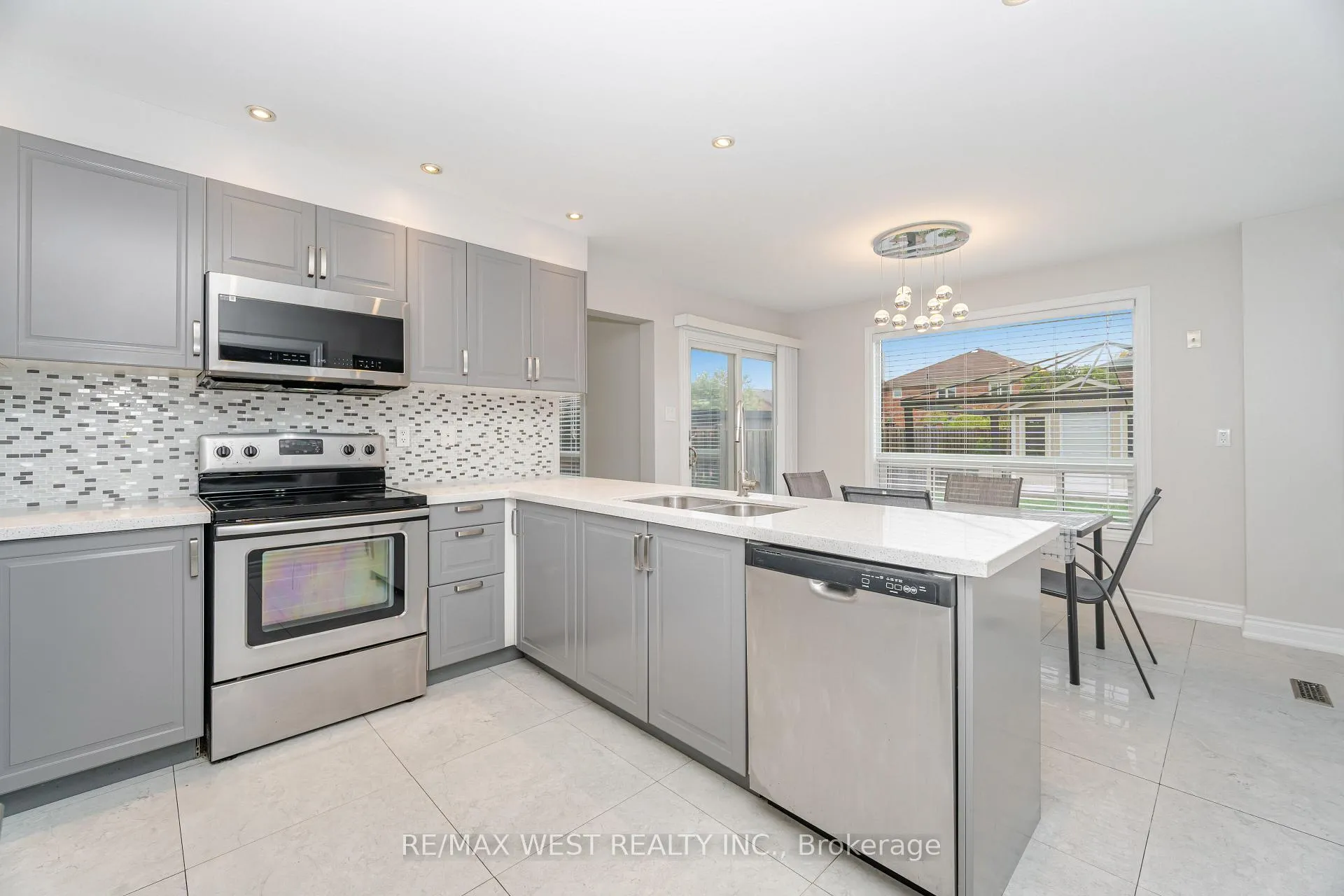 Photo 19 of 86 Dina Road, Vaughan, Maple — HOMEH