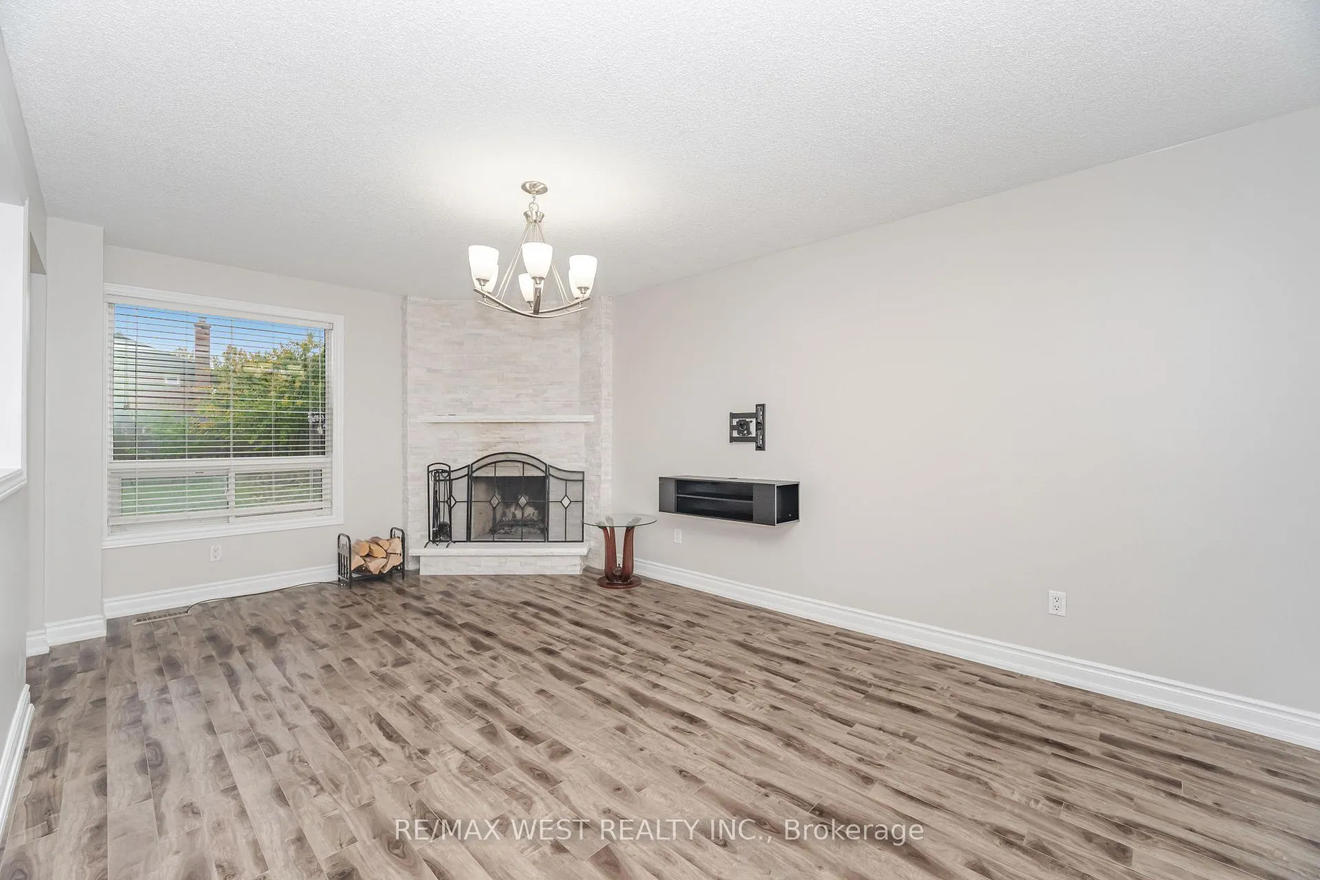 Photo 23 of 86 Dina Road, Vaughan, Maple — HOMEH