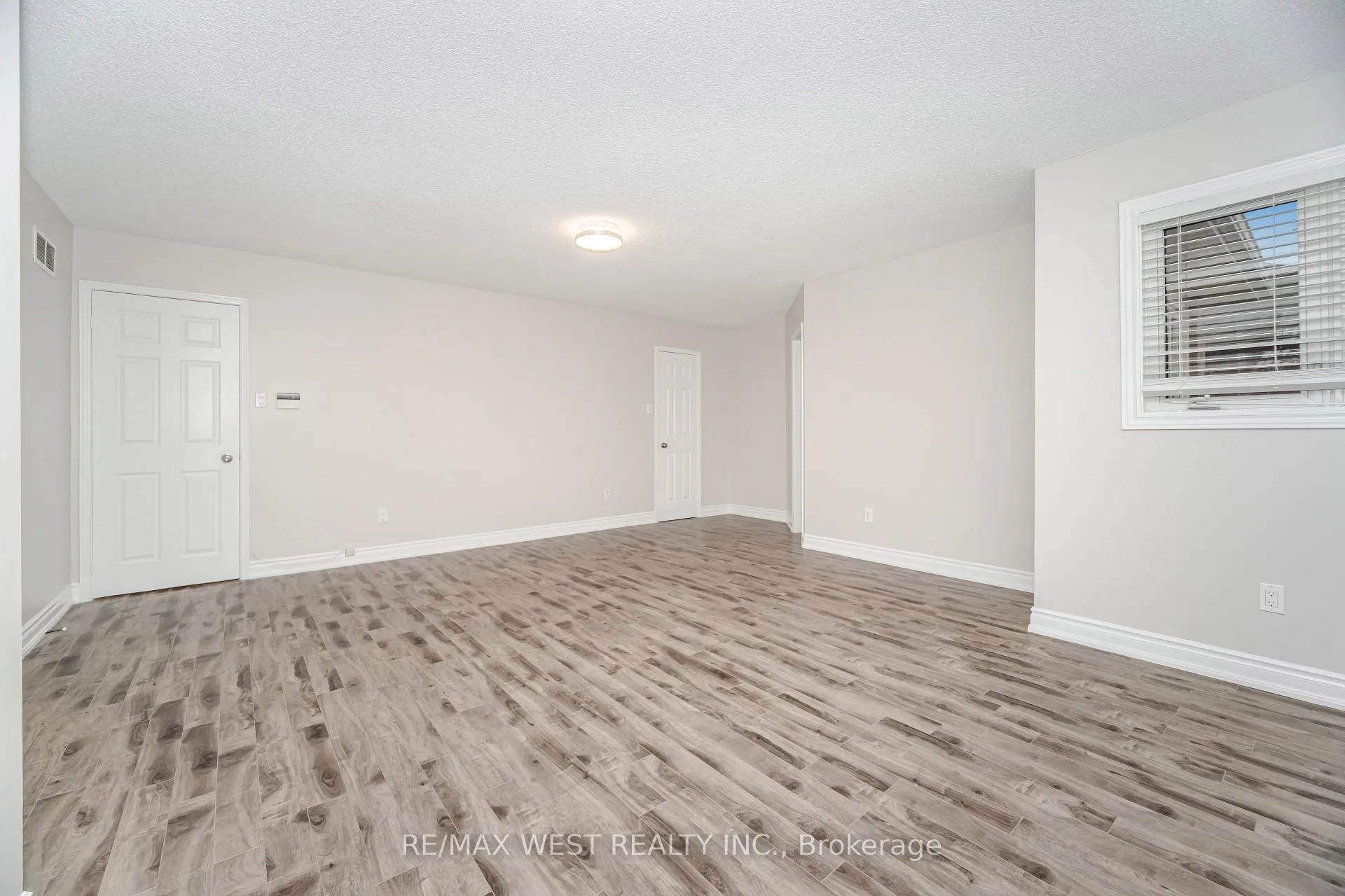 Photo 33 of 86 Dina Road, Vaughan, Maple — HOMEH