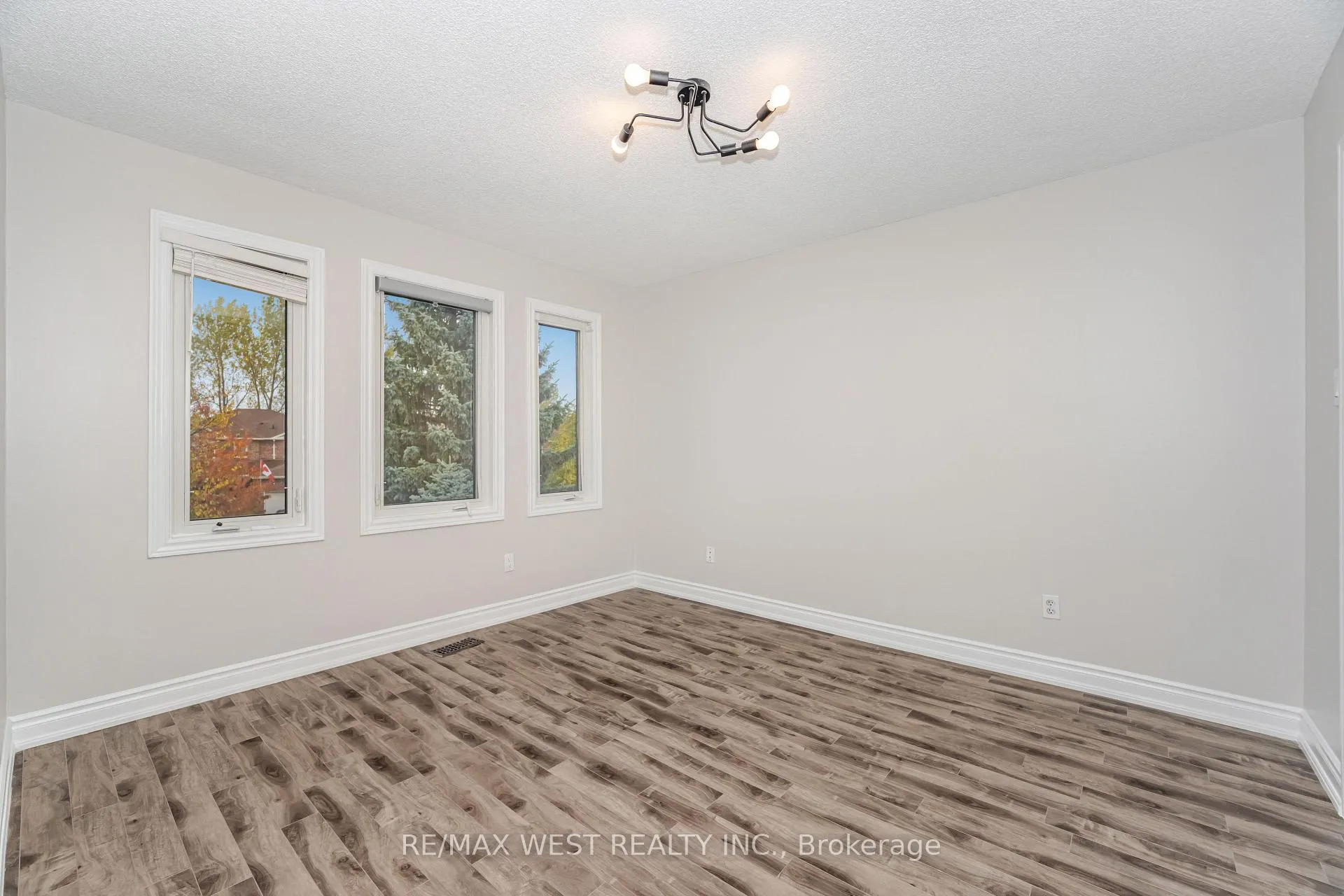 Photo 37 of 86 Dina Road, Vaughan, Maple — HOMEH