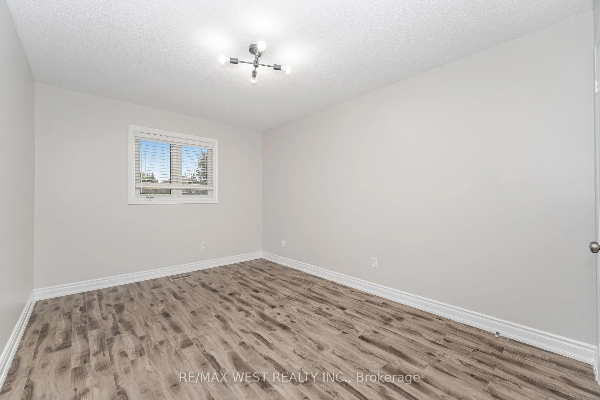 Photo 40 of 86 Dina Road, Vaughan, Maple — HOMEH