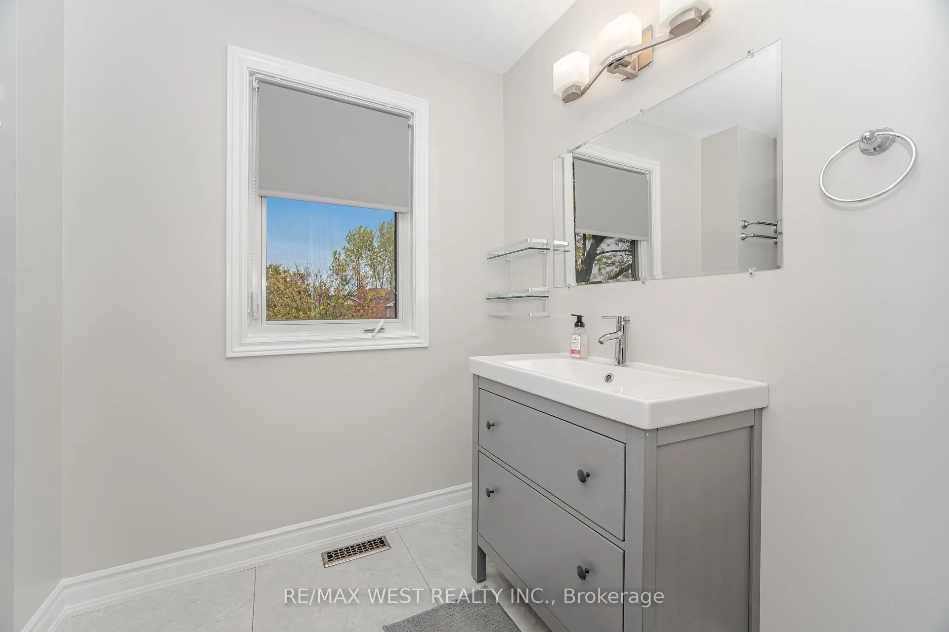 Photo 44 of 86 Dina Road, Vaughan, Maple — HOMEH