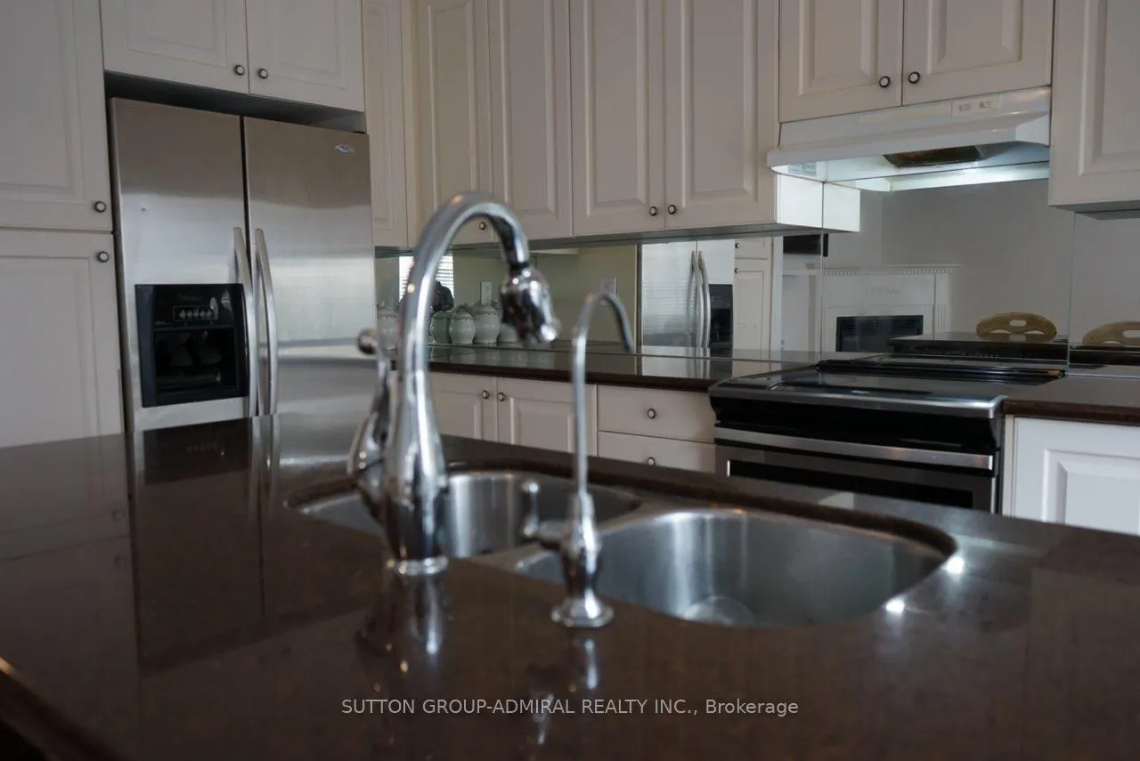 Photo 4 of 21 Asner Avenue, Vaughan, Patterson — HOMEH