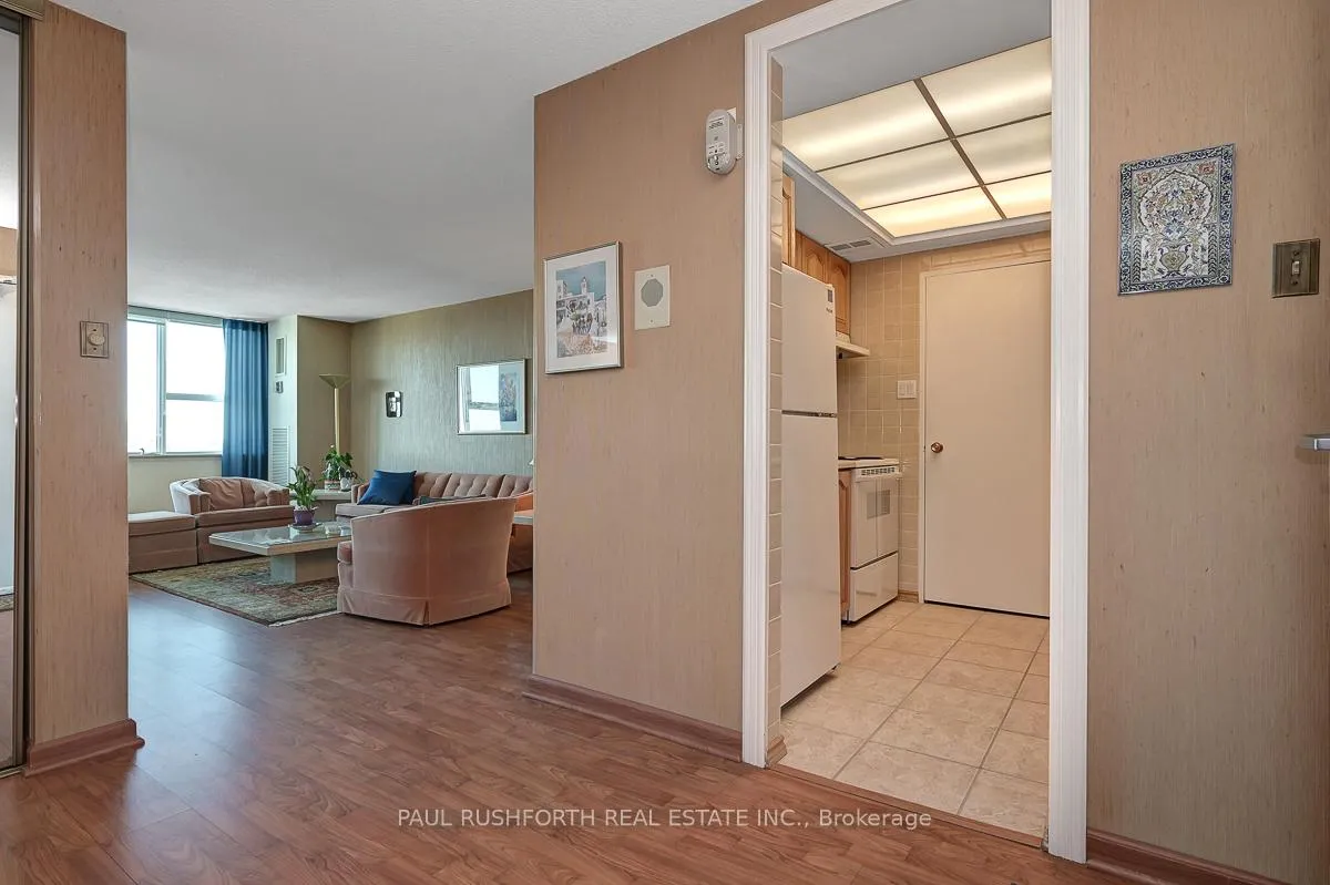Photo 4 of Unit PH7, 555 Brittany Drive, Ottawa, Viscount Alexander Park — HOMEH