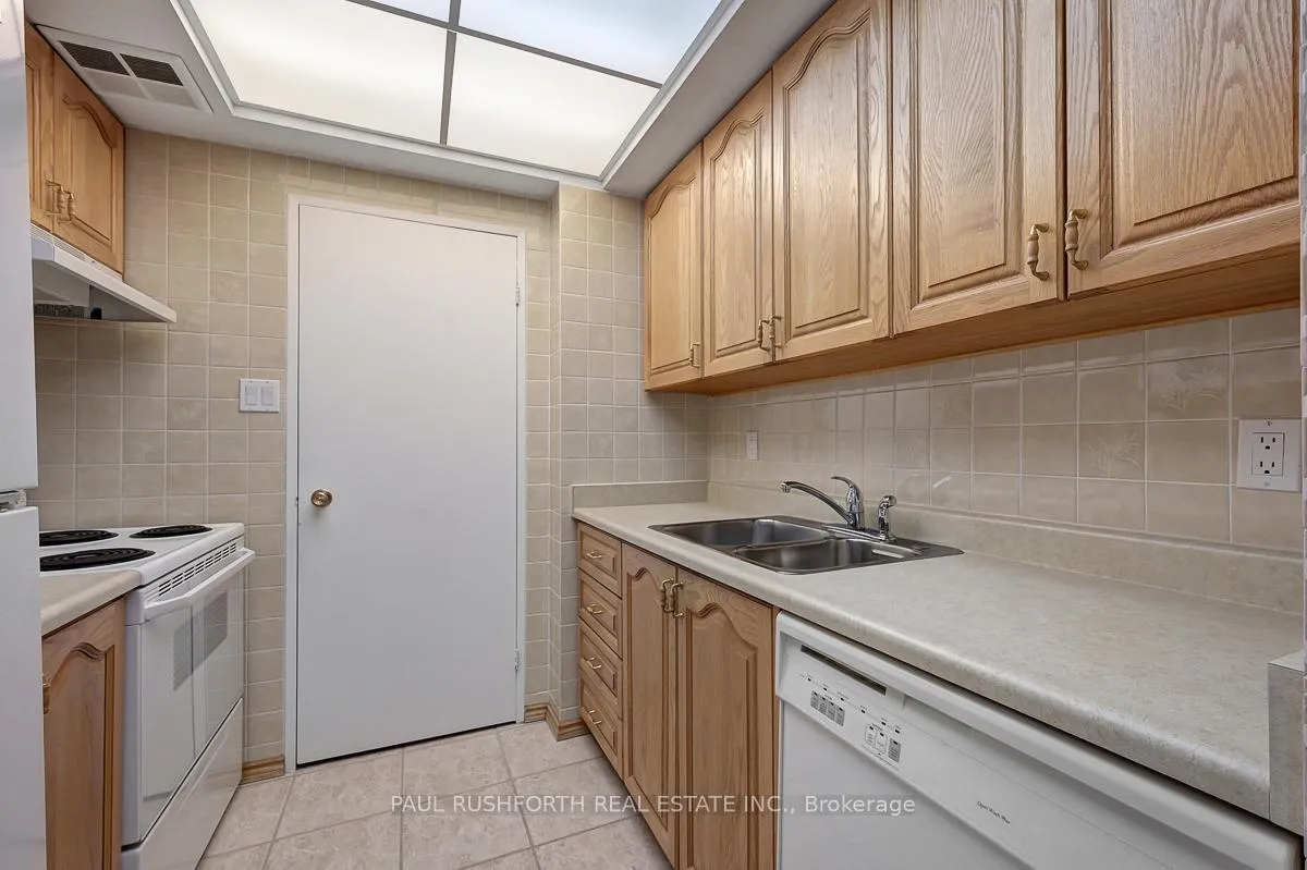 Photo 18 of Unit PH7, 555 Brittany Drive, Ottawa, Viscount Alexander Park — HOMEH