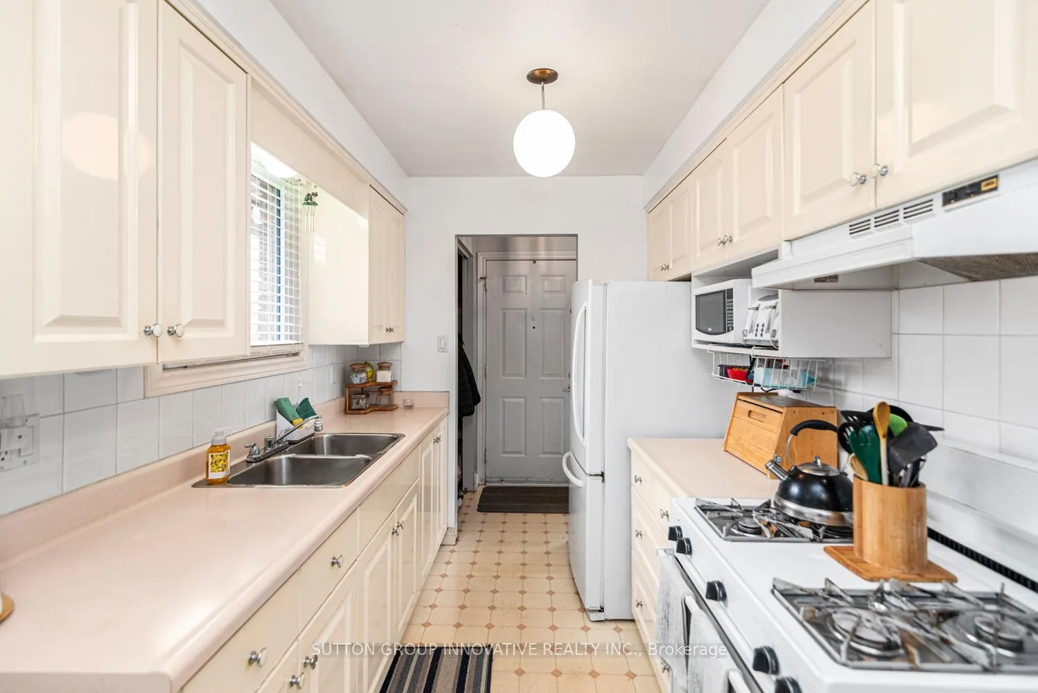 Photo 12 of 737 Upper Horning Road, Hamilton, Gurnett — HOMEH