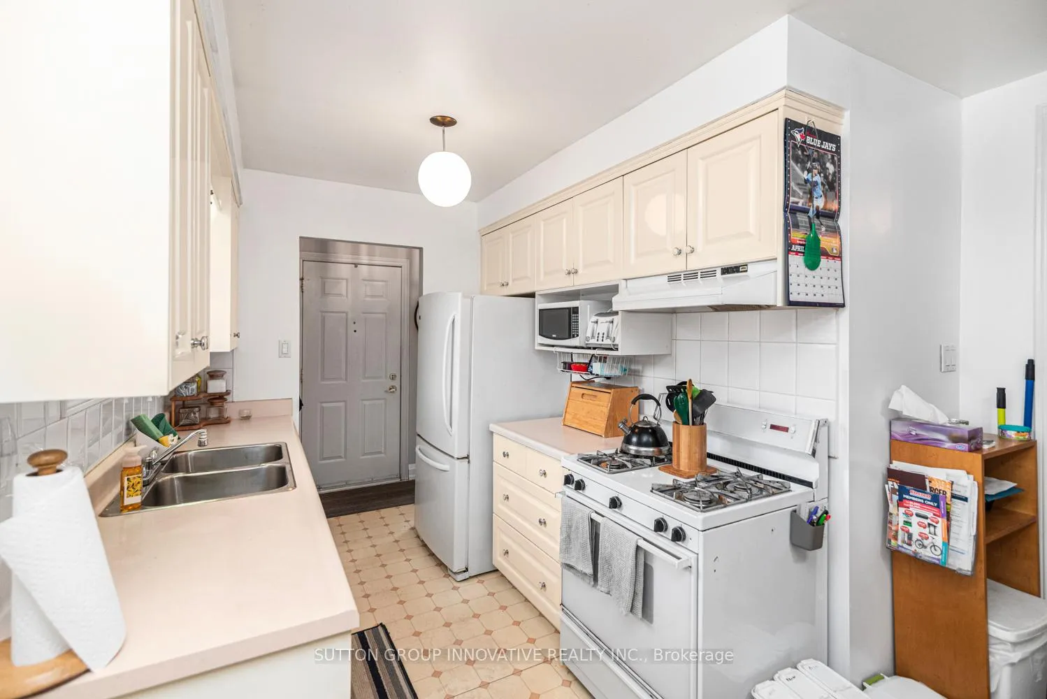 Photo 13 of 737 Upper Horning Road, Hamilton, Gurnett — HOMEH
