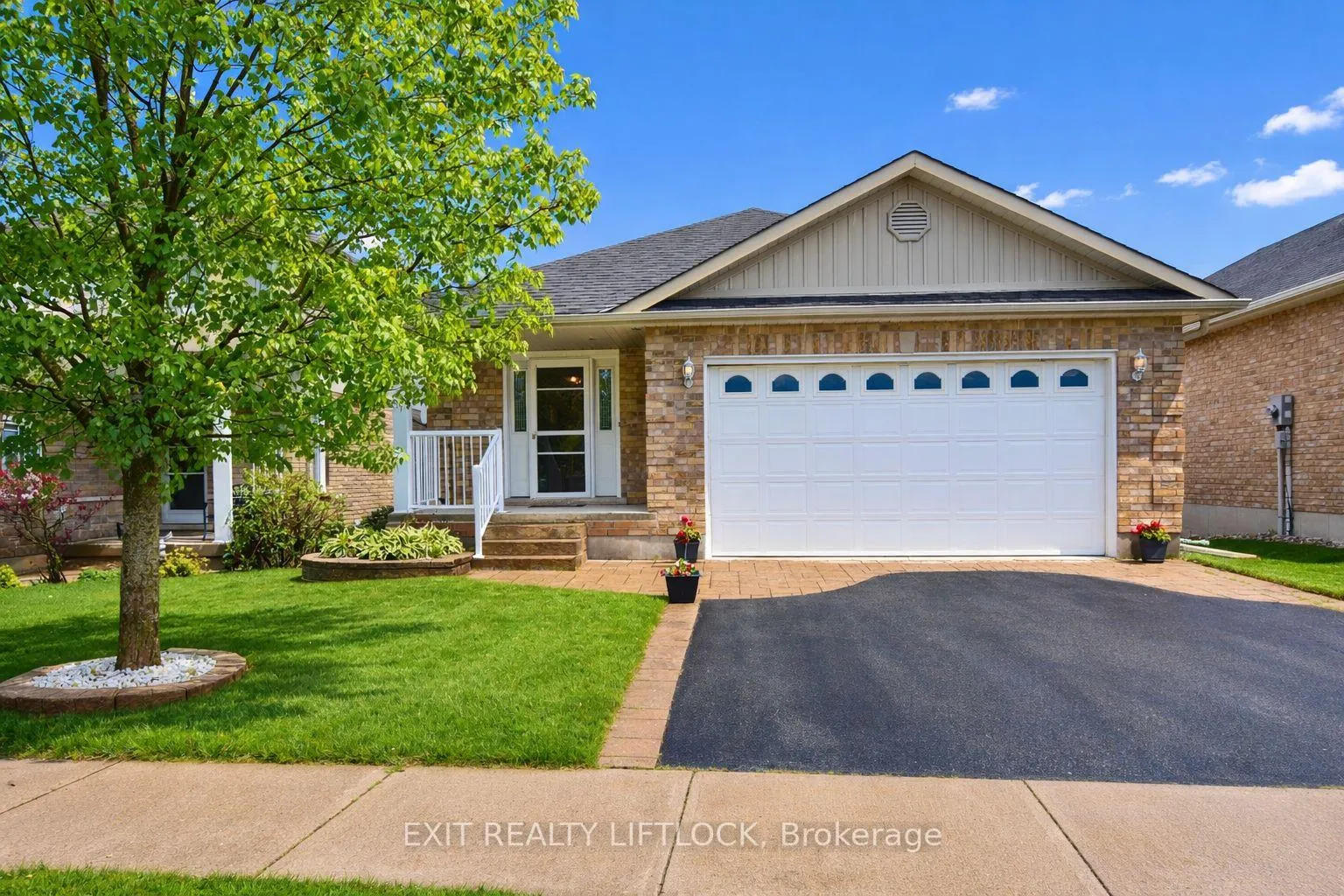 Front of 1724 Glenforest Boulevard
