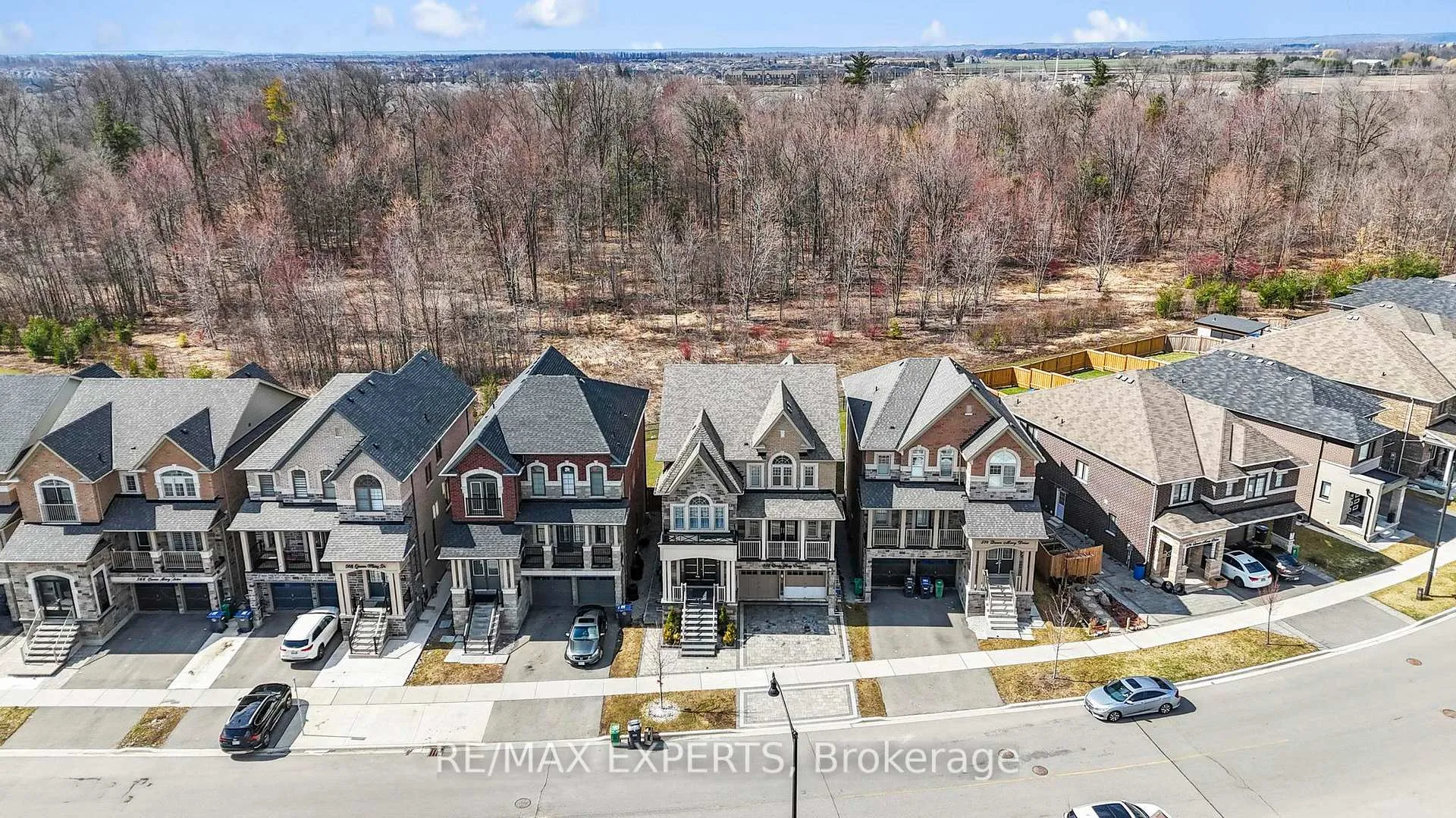 Photo 2 of 572 Queen Mary Drive, Brampton, Northwest Brampton — HOMEH