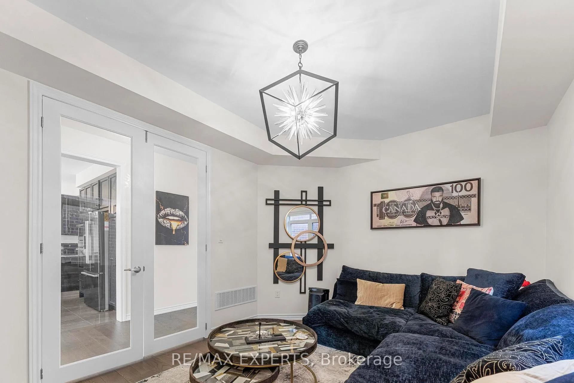 Photo 4 of 572 Queen Mary Drive, Brampton, Northwest Brampton — HOMEH
