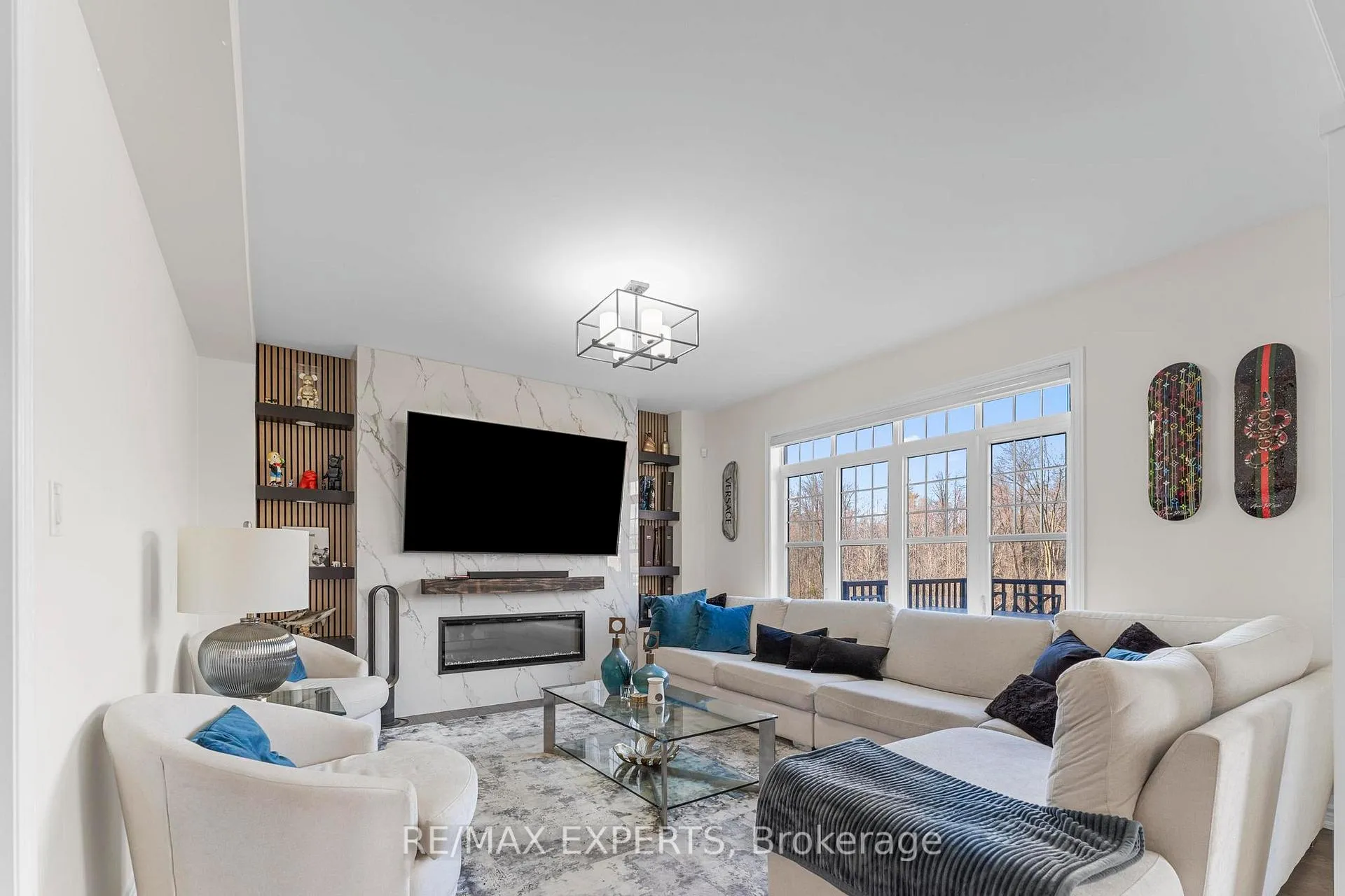 Photo 7 of 572 Queen Mary Drive, Brampton, Northwest Brampton — HOMEH